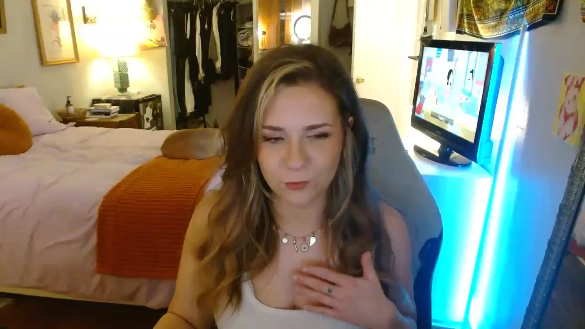 Gallery image thumbnail from Sweetestlilly's myfreecams stream on, 06/08/2024, 04:21 image 4 of 20