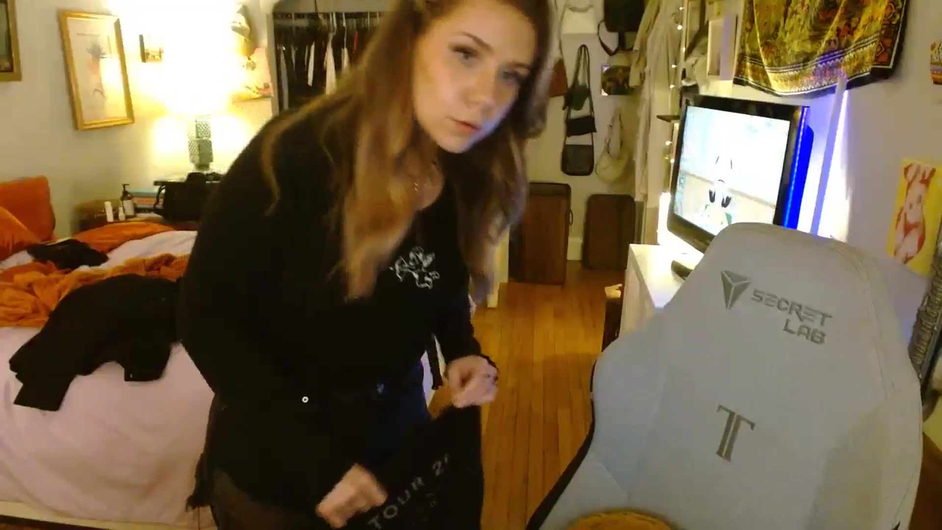 Gallery image thumbnail from Sweetestlilly's myfreecams stream on, 06/14/2024, 04:17 image 17 of 20