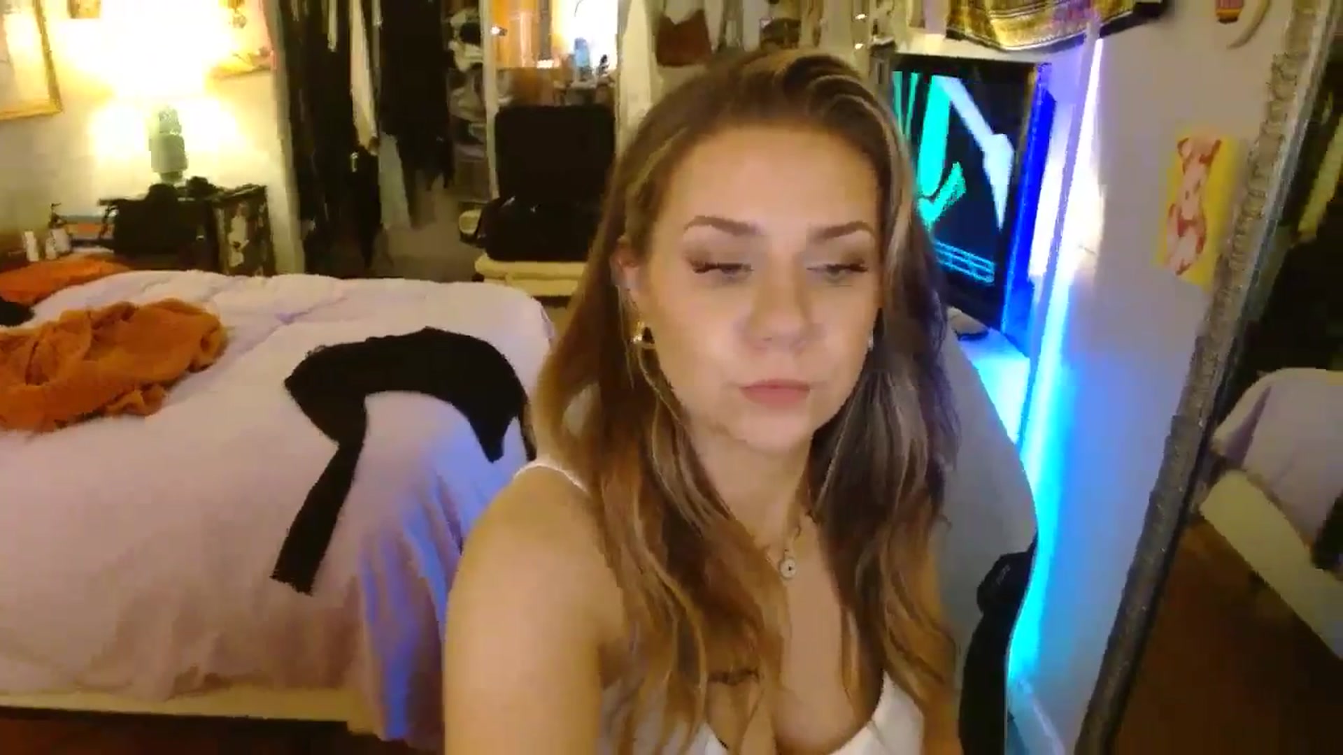 Gallery image thumbnail from Sweetestlilly's myfreecams stream on, 06/14/2024, 04:17 image 7 of 20