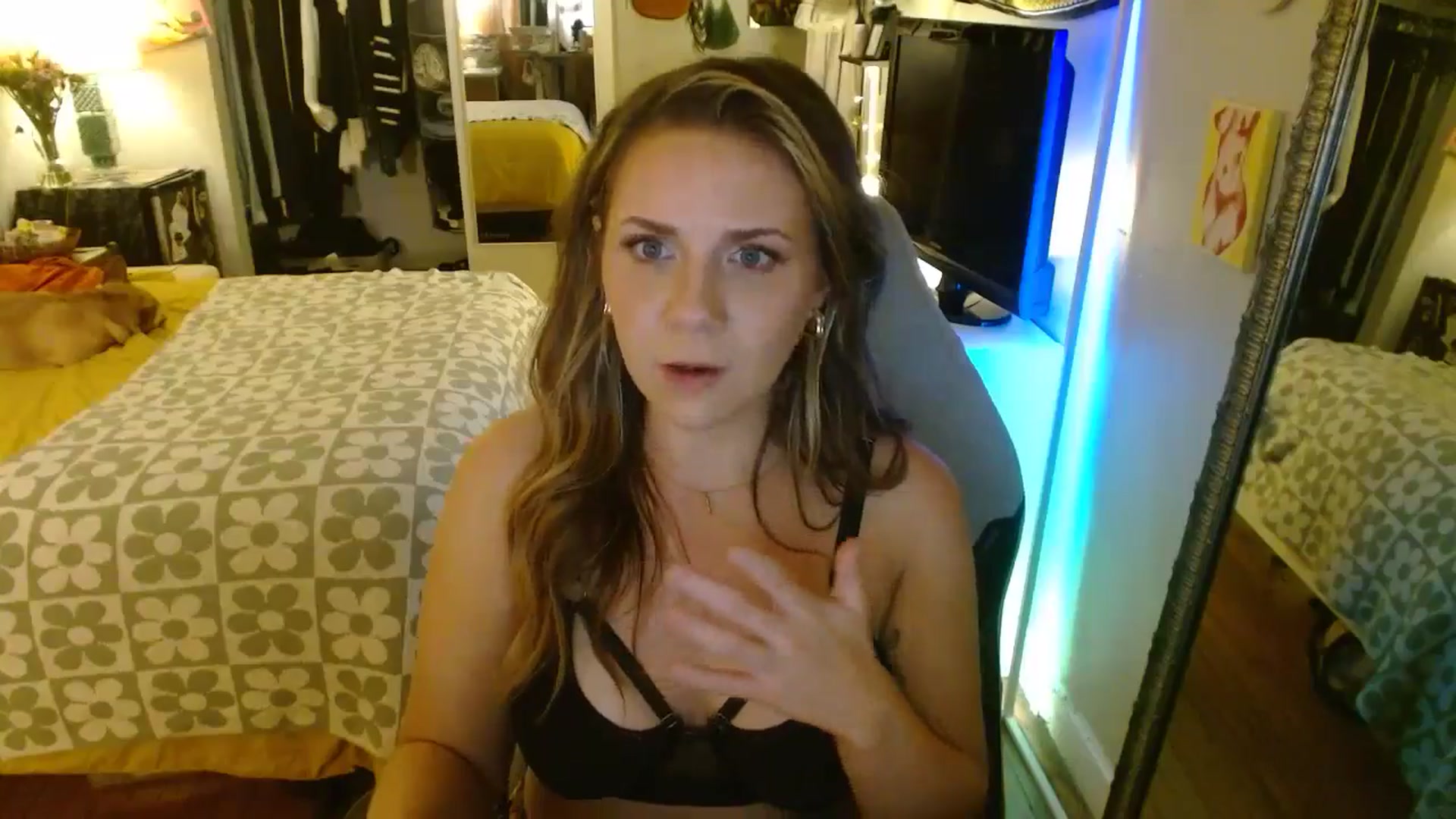 Gallery image thumbnail from Sweetestlilly's myfreecams stream on, 06/28/2024, 04:30 image 16 of 20