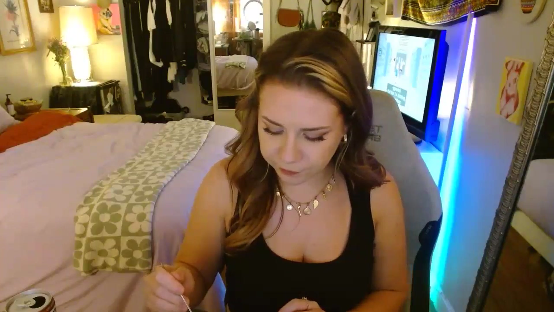Gallery image thumbnail from Sweetestlilly's myfreecams stream on, 06/30/2024, 04:37 image 17 of 20
