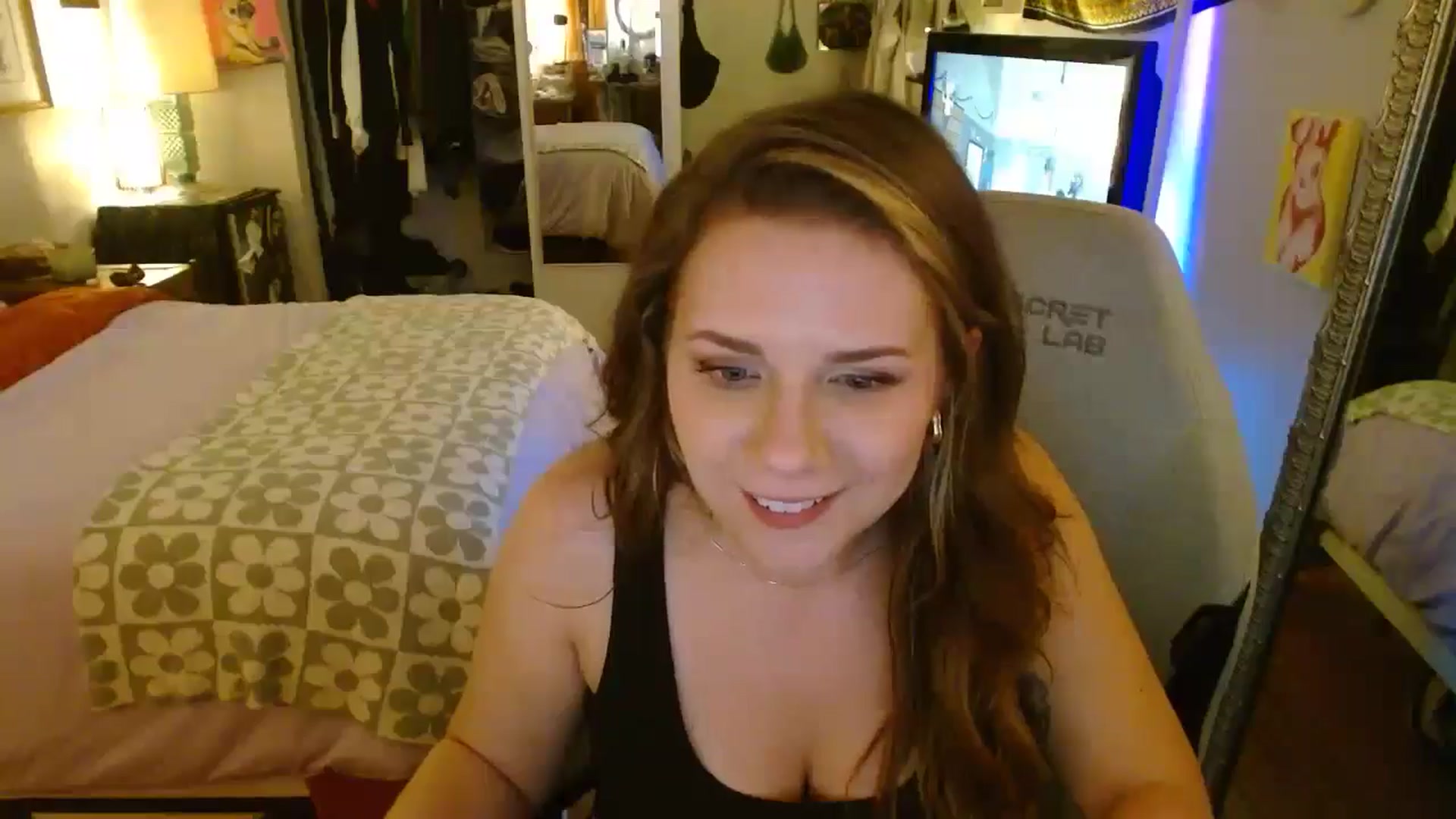 Gallery image thumbnail from Sweetestlilly's myfreecams stream on, 07/08/2024, 04:04 image 17 of 20
