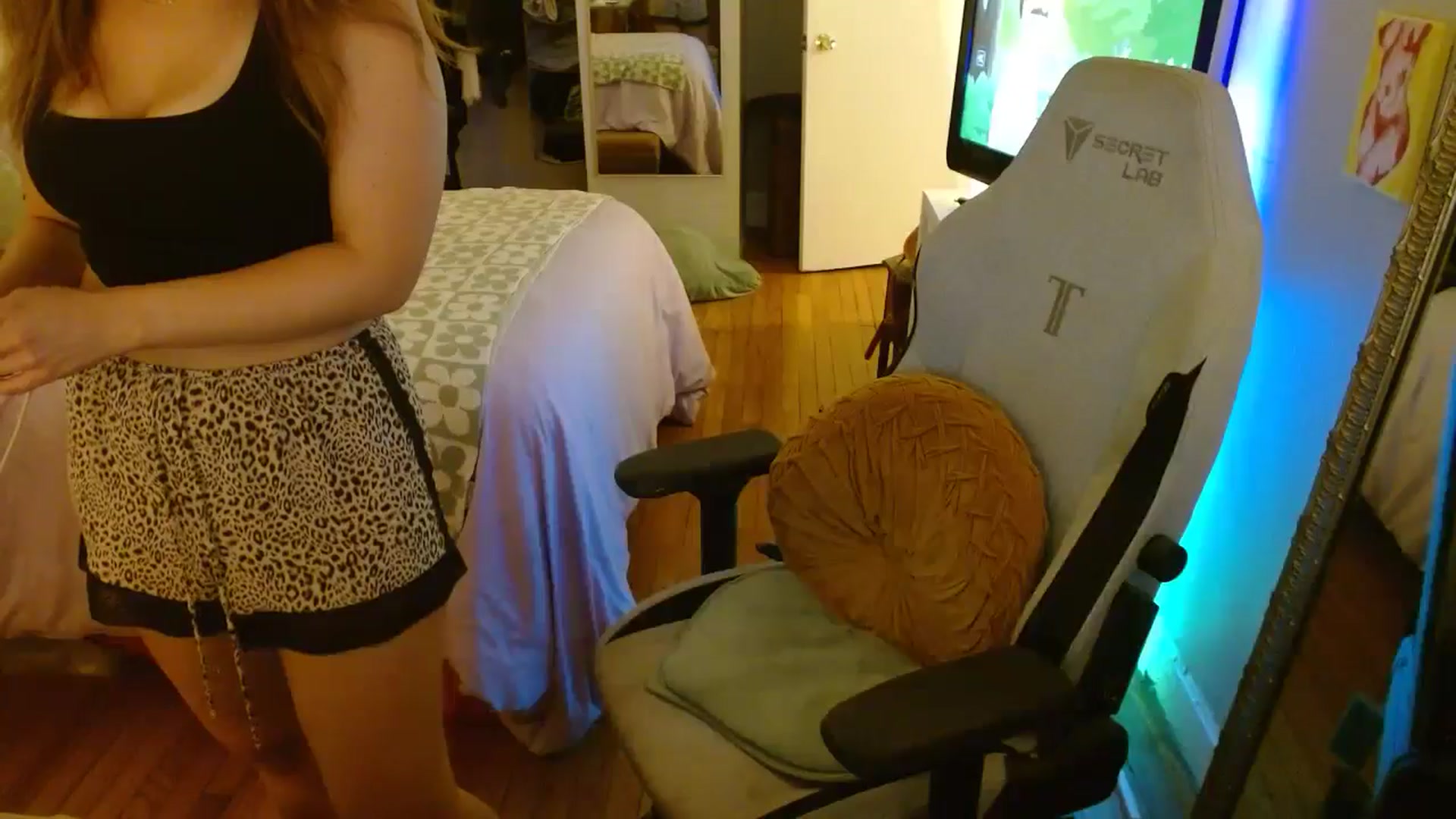 Gallery image thumbnail from Sweetestlilly's myfreecams stream on, 07/10/2024, 02:07 image 4 of 20