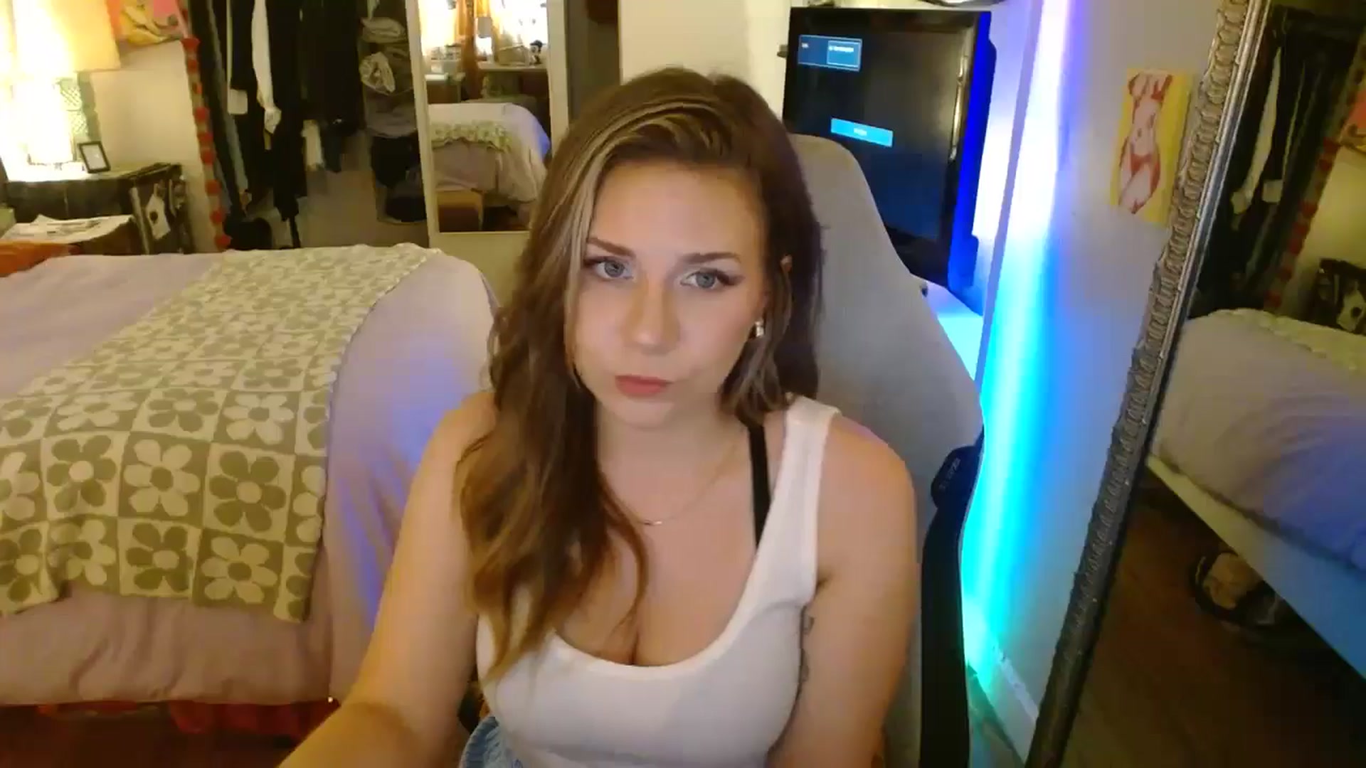 Gallery image thumbnail from Sweetestlilly's myfreecams stream on, 07/13/2024, 03:49 image 6 of 20