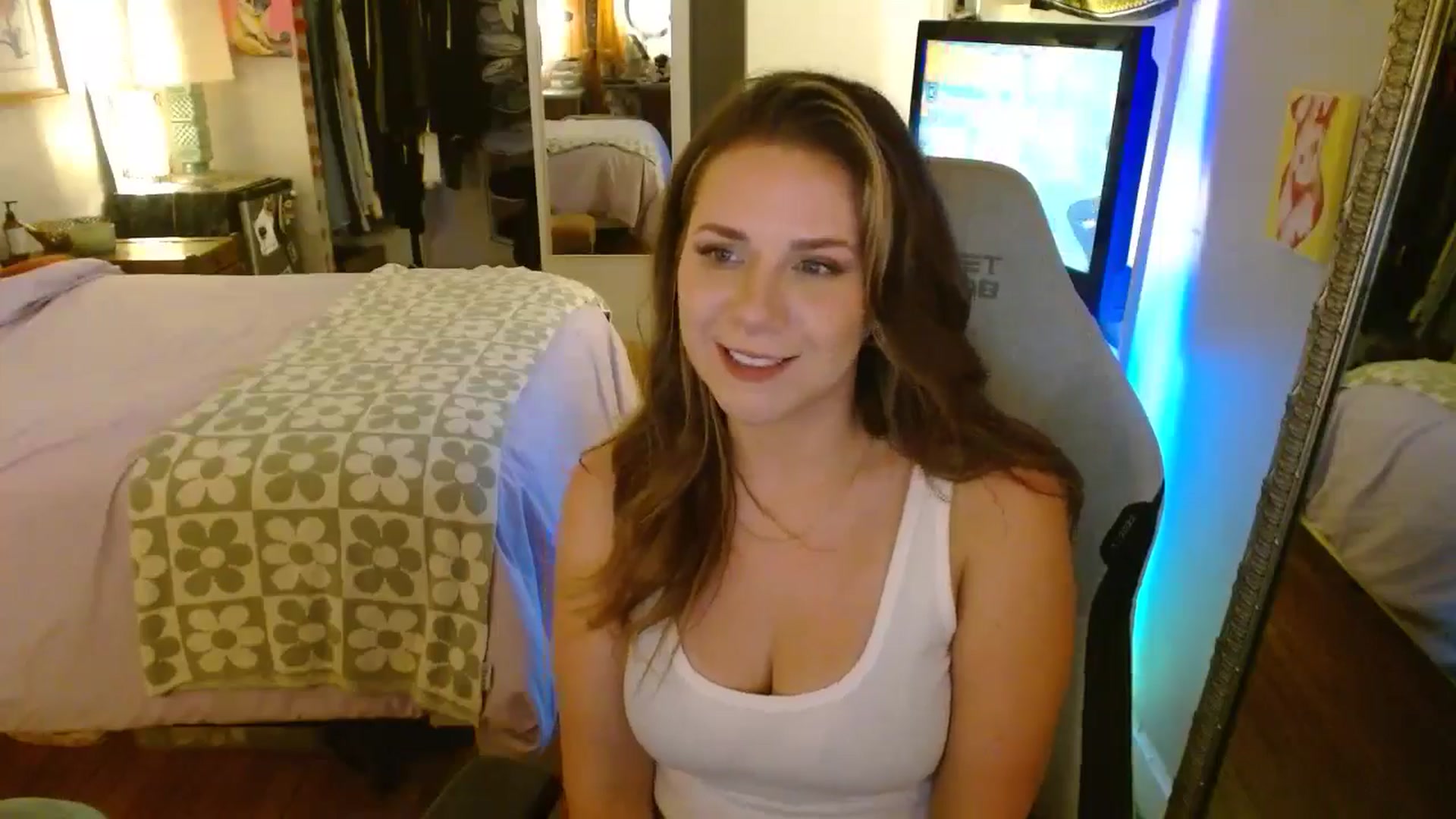 Gallery image thumbnail from Sweetestlilly's myfreecams stream on, 07/17/2024, 04:54 image 7 of 20