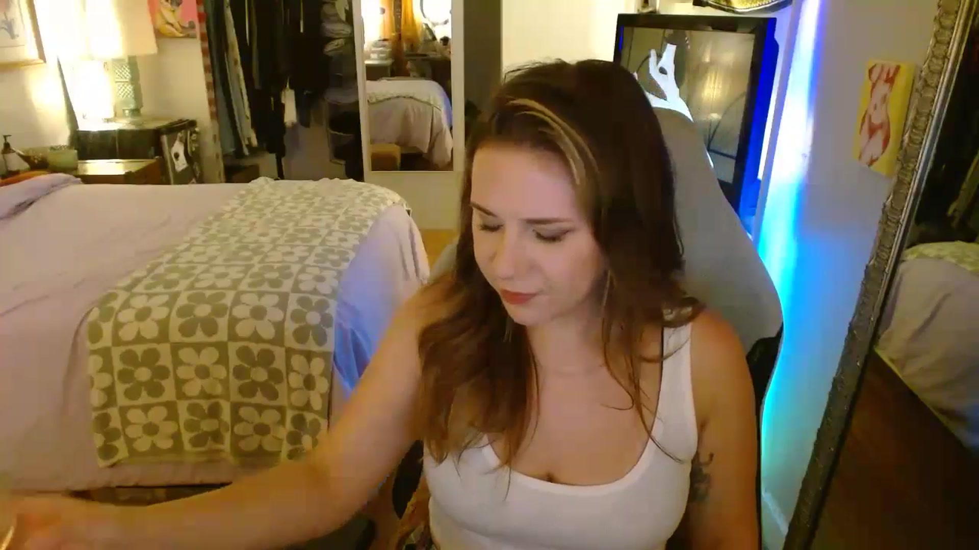Gallery image thumbnail from Sweetestlilly's myfreecams stream on, 07/17/2024, 04:54 image 8 of 20