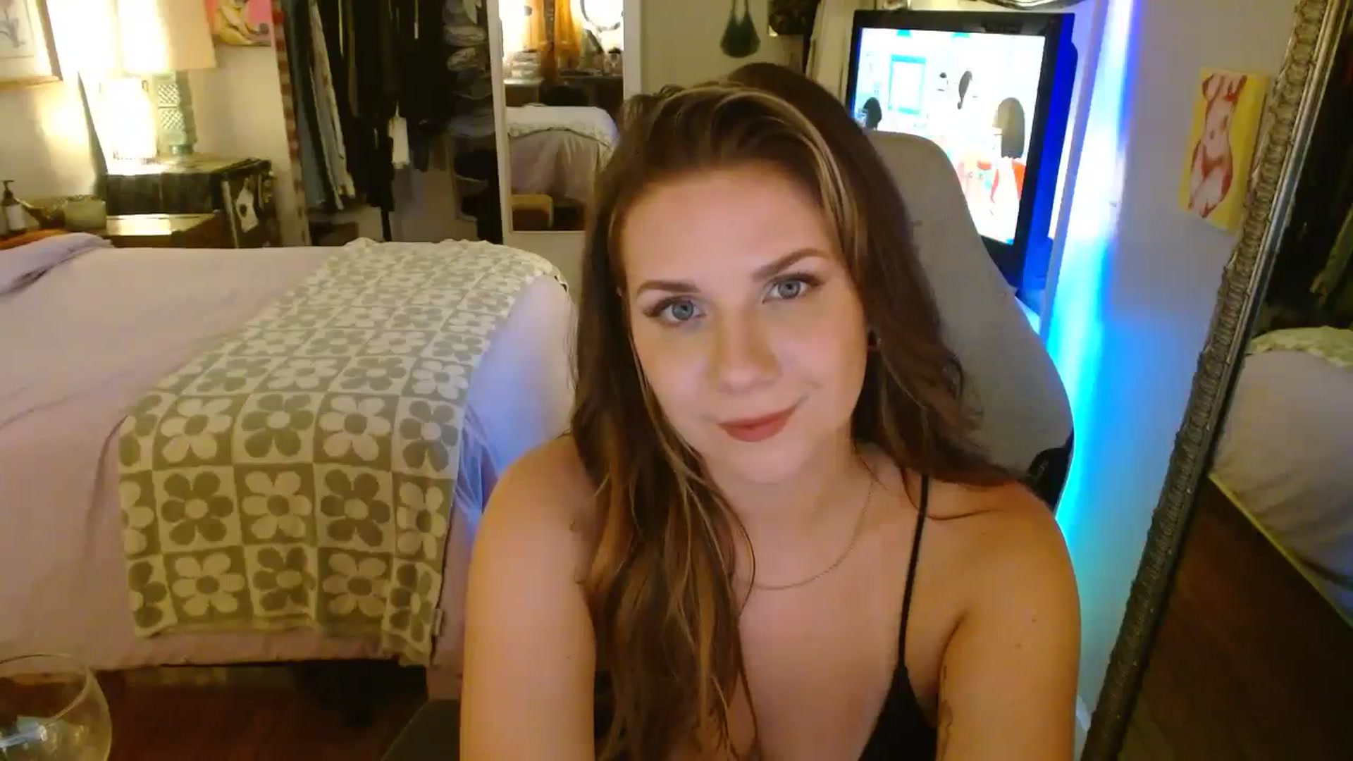 Gallery image thumbnail from Sweetestlilly's myfreecams stream on, 07/17/2024, 04:54 image 20 of 20