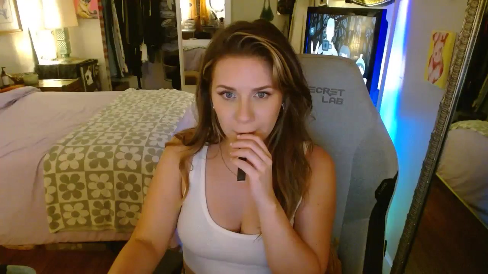 Gallery image thumbnail from Sweetestlilly's myfreecams stream on, 07/17/2024, 04:54 image 17 of 20