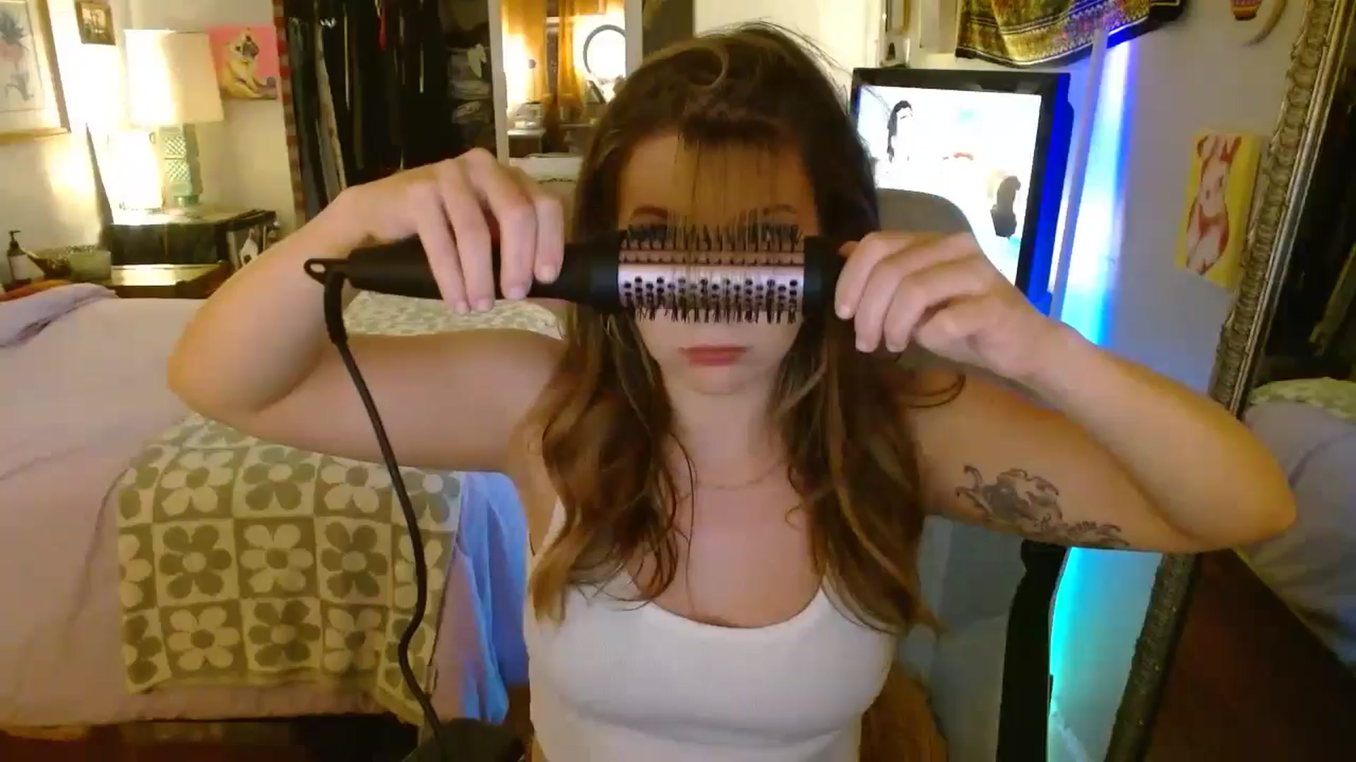 Gallery image thumbnail from Sweetestlilly's myfreecams stream on, 07/17/2024, 04:54 image 1 of 20