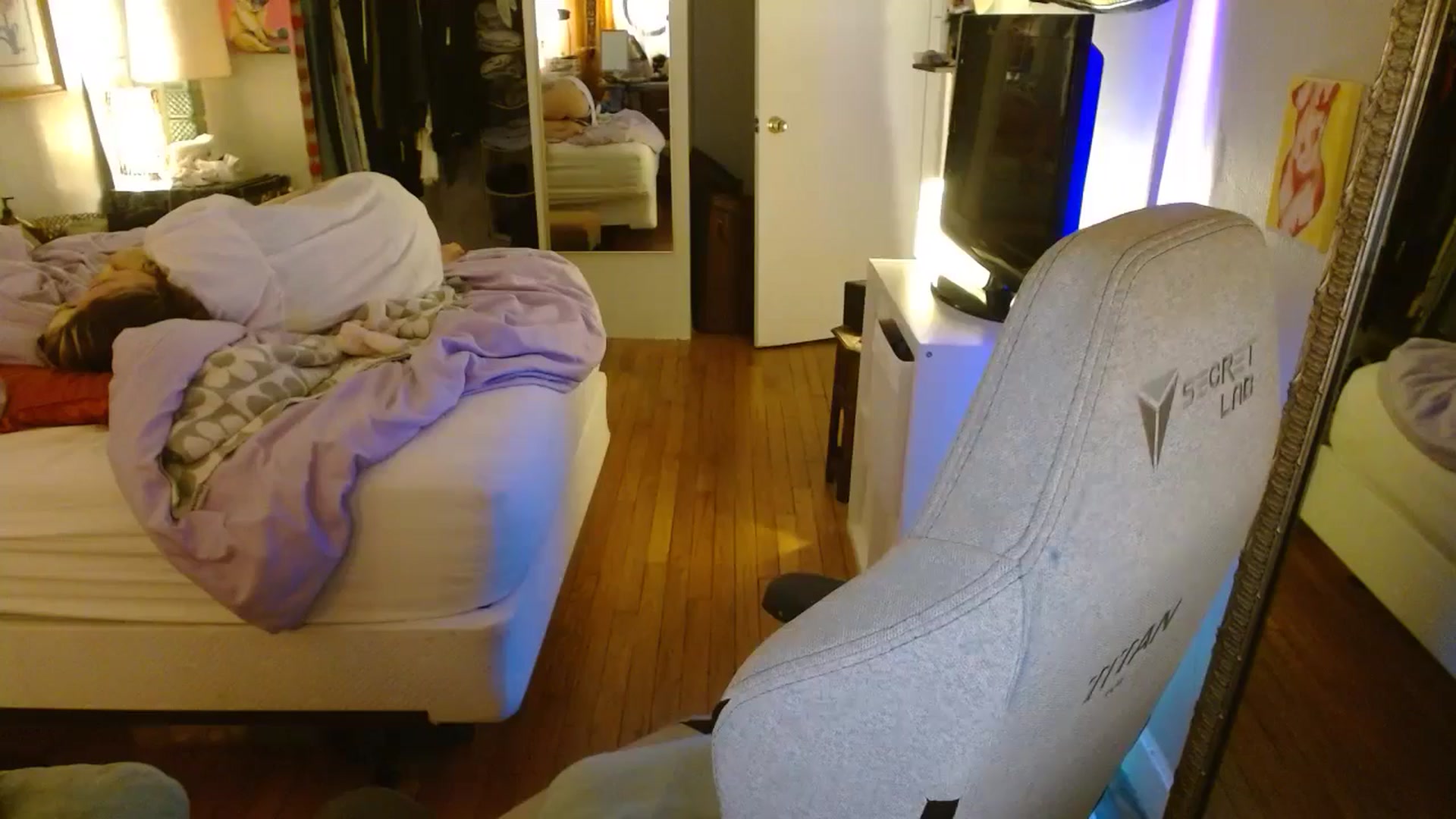 Gallery image thumbnail from Sweetestlilly's myfreecams stream on, 07/18/2024, 02:53 image 1 of 20