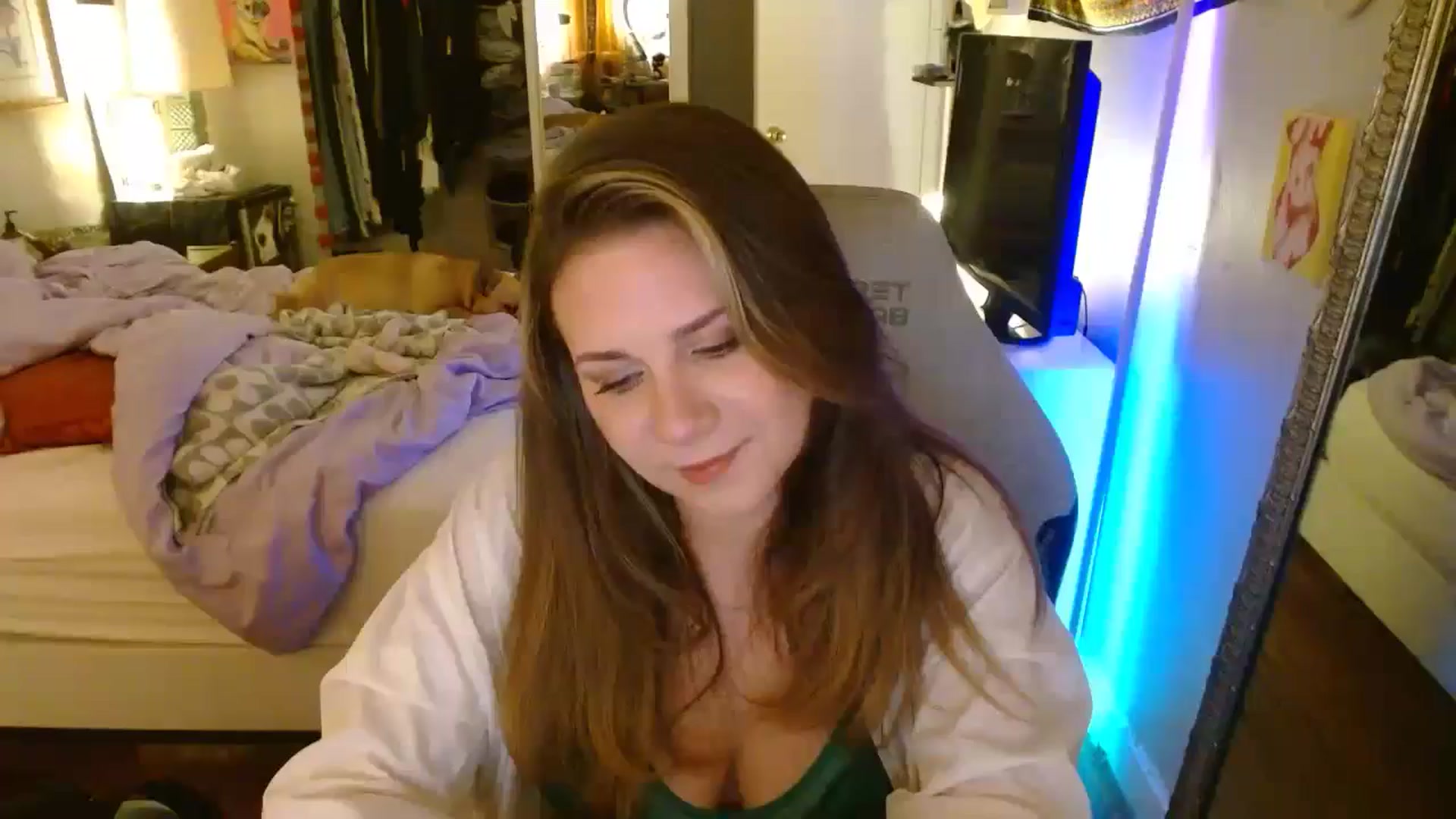Gallery image thumbnail from Sweetestlilly's myfreecams stream on, 07/18/2024, 02:53 image 17 of 20