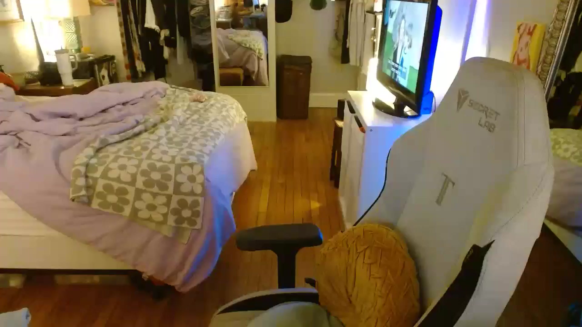 Gallery image thumbnail from Sweetestlilly's myfreecams stream on, 07/20/2024, 03:20 image 1 of 20