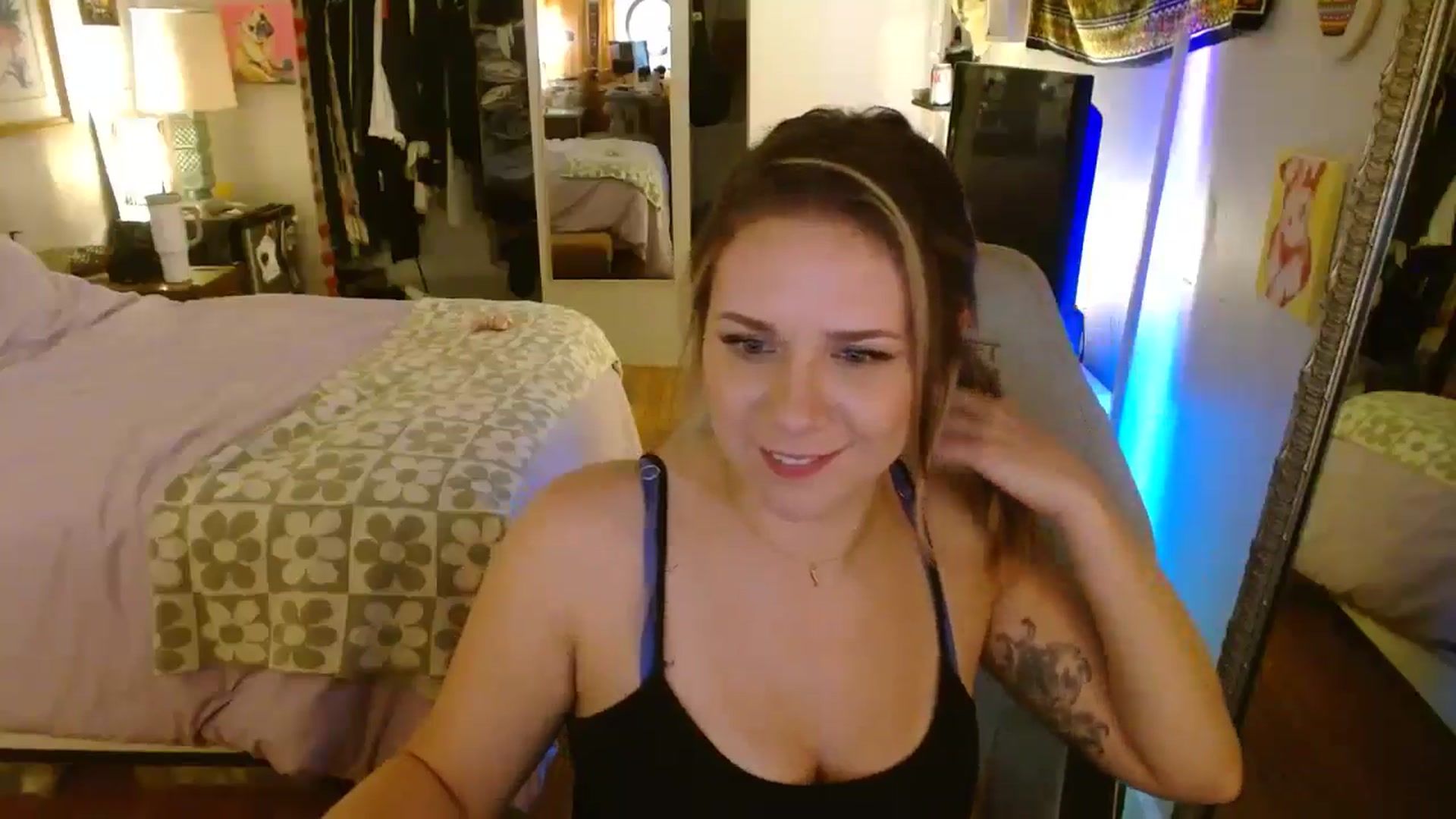 Gallery image thumbnail from Sweetestlilly's myfreecams stream on, 07/20/2024, 03:20 image 18 of 20
