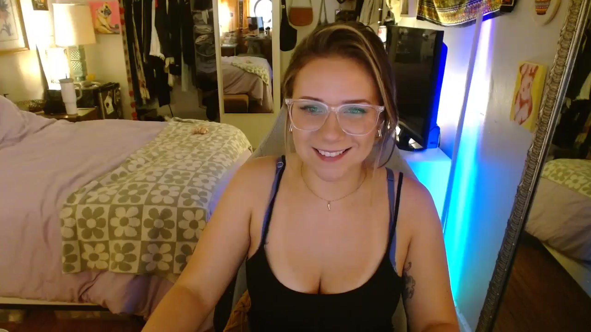 Gallery image thumbnail from Sweetestlilly's myfreecams stream on, 07/20/2024, 03:20 image 12 of 20