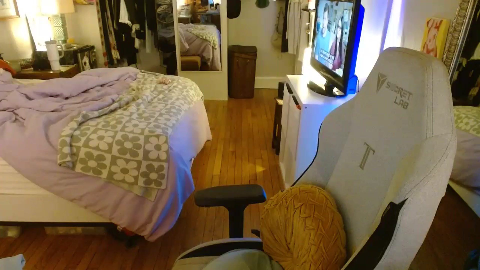 Gallery image thumbnail from Sweetestlilly's myfreecams stream on, 07/20/2024, 03:20 image 2 of 20