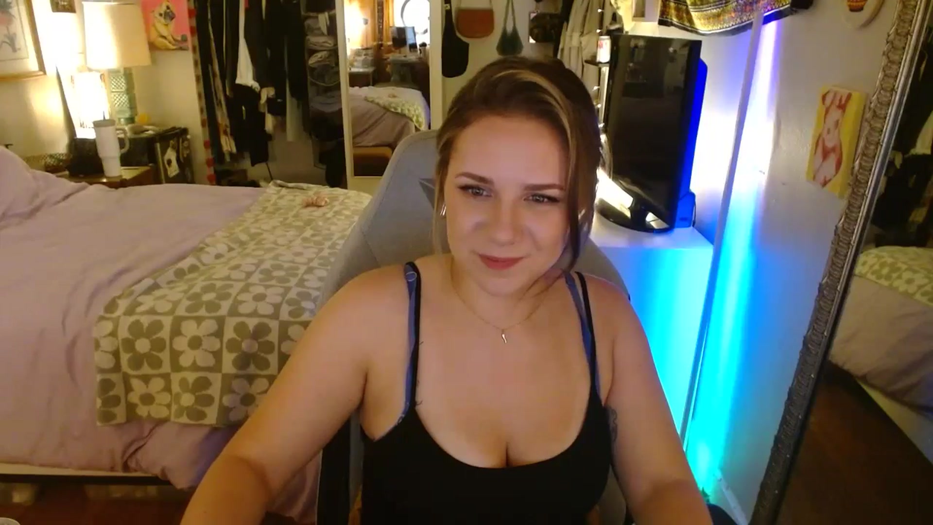 Gallery image thumbnail from Sweetestlilly's myfreecams stream on, 07/20/2024, 03:20 image 11 of 20