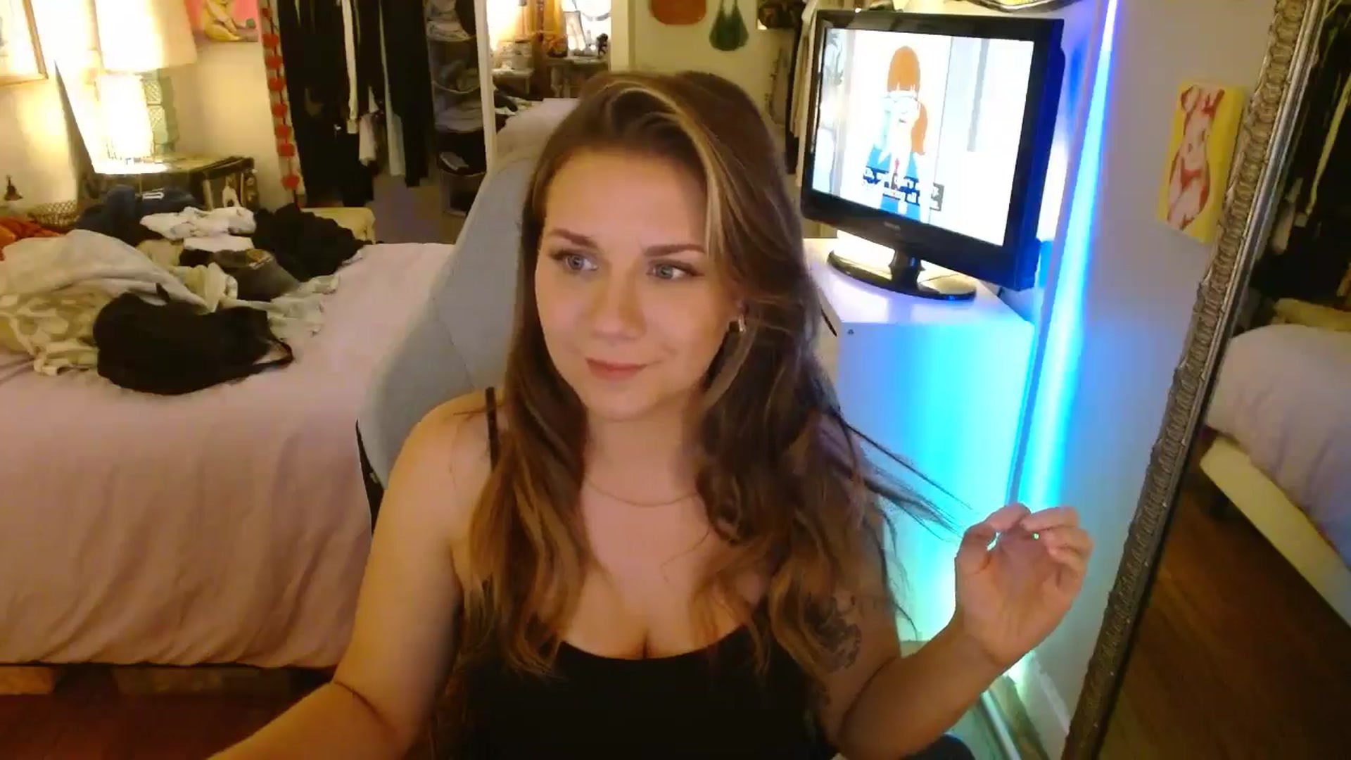 Gallery image thumbnail from Sweetestlilly's myfreecams stream on, 07/25/2024, 02:33 image 18 of 20
