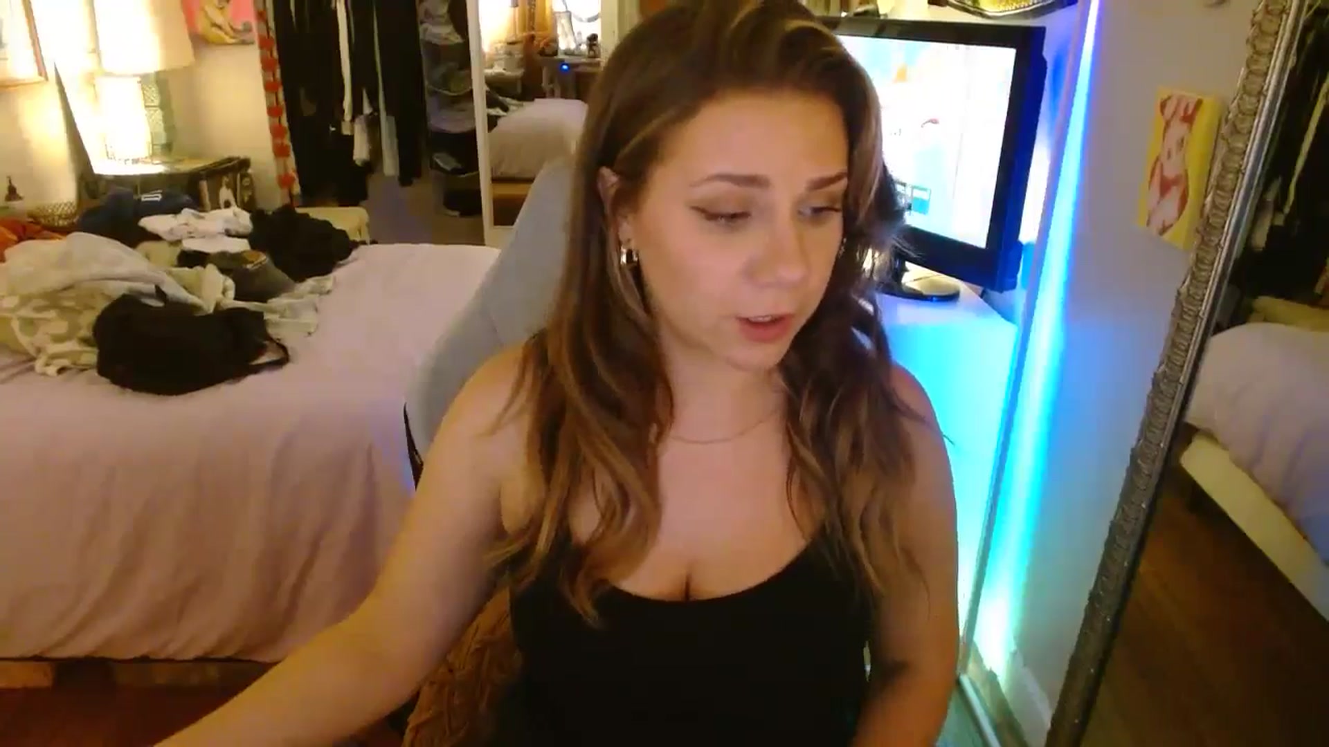 Gallery image thumbnail from Sweetestlilly's myfreecams stream on, 07/25/2024, 02:33 image 19 of 20