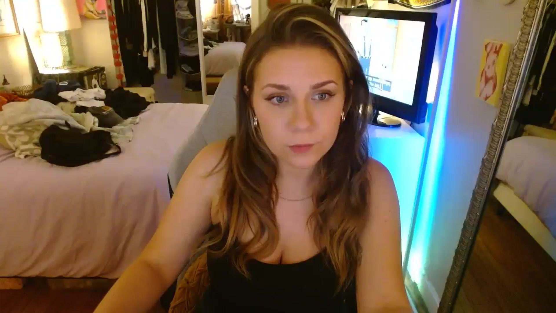 Gallery image thumbnail from Sweetestlilly's myfreecams stream on, 07/25/2024, 02:33 image 20 of 20