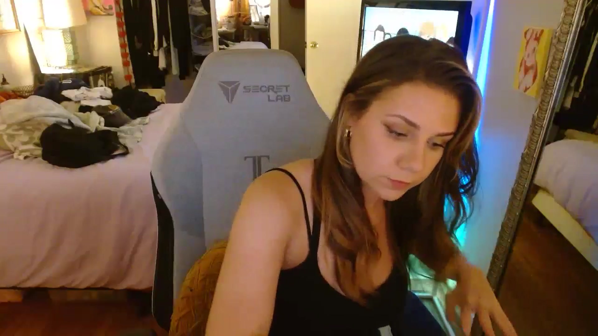 Gallery image thumbnail from Sweetestlilly's myfreecams stream on, 07/25/2024, 02:33 image 8 of 20