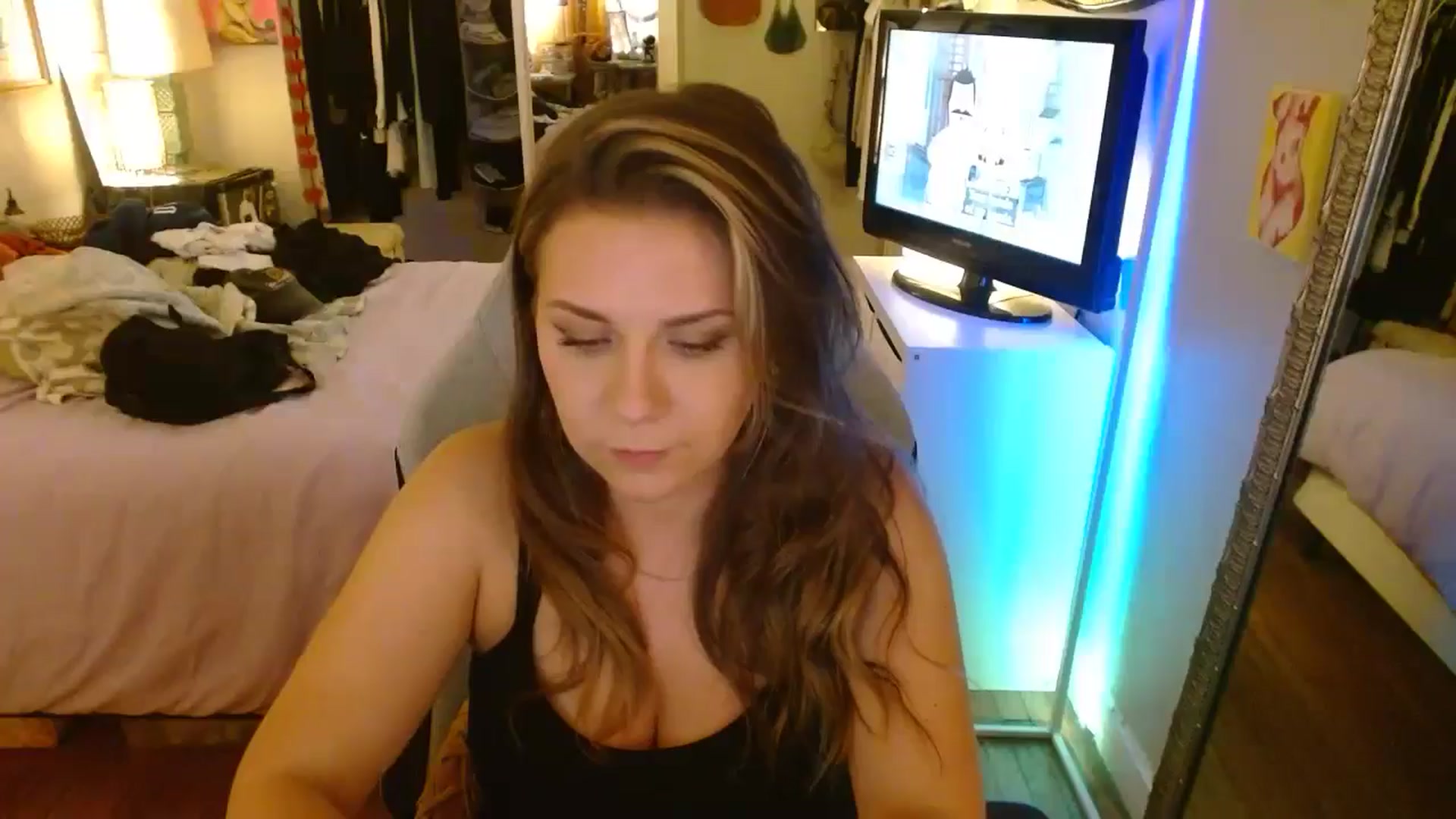Gallery image thumbnail from Sweetestlilly's myfreecams stream on, 07/25/2024, 02:33 image 14 of 20