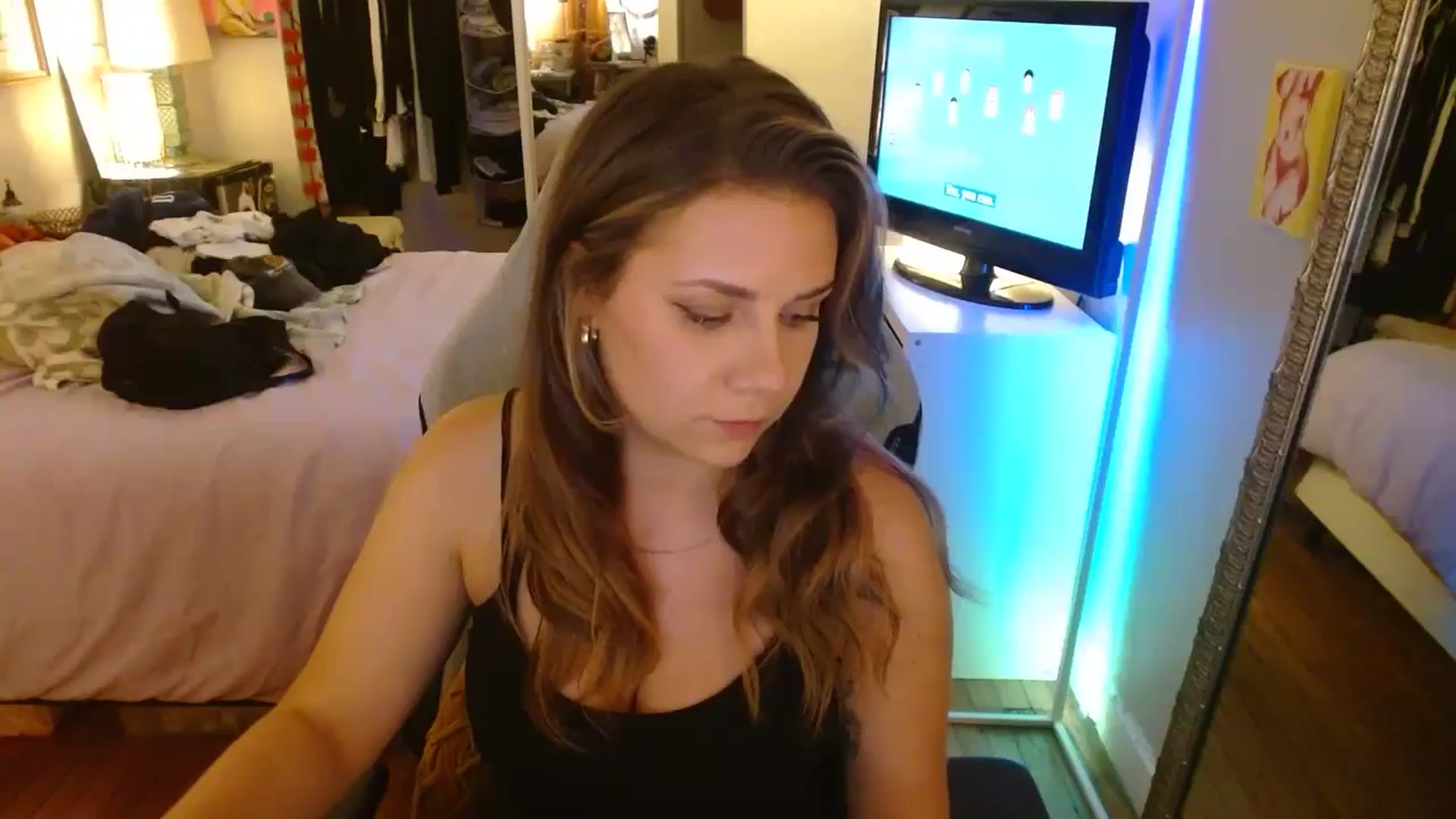 Gallery image thumbnail from Sweetestlilly's myfreecams stream on, 07/25/2024, 02:33 image 9 of 20