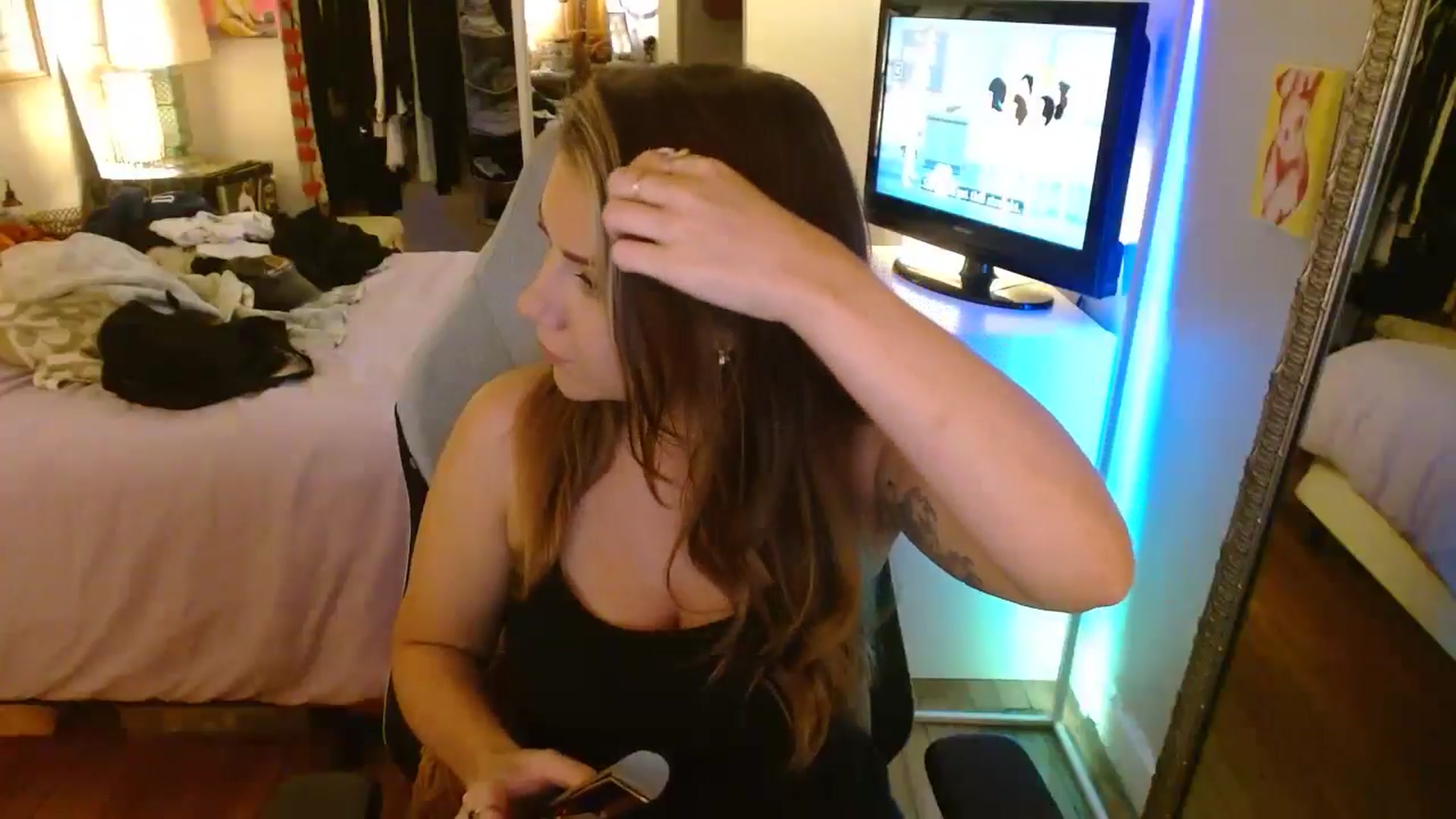 Gallery image thumbnail from Sweetestlilly's myfreecams stream on, 07/25/2024, 02:33 image 4 of 20