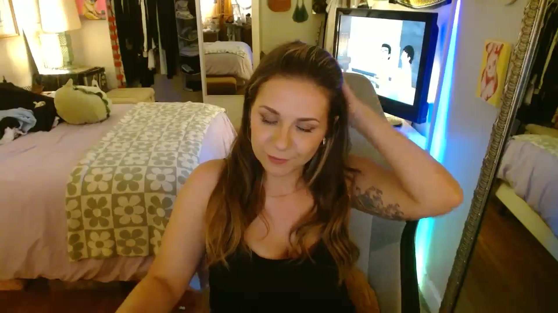 Gallery image thumbnail from Sweetestlilly's myfreecams stream on, 07/25/2024, 04:30 image 16 of 20