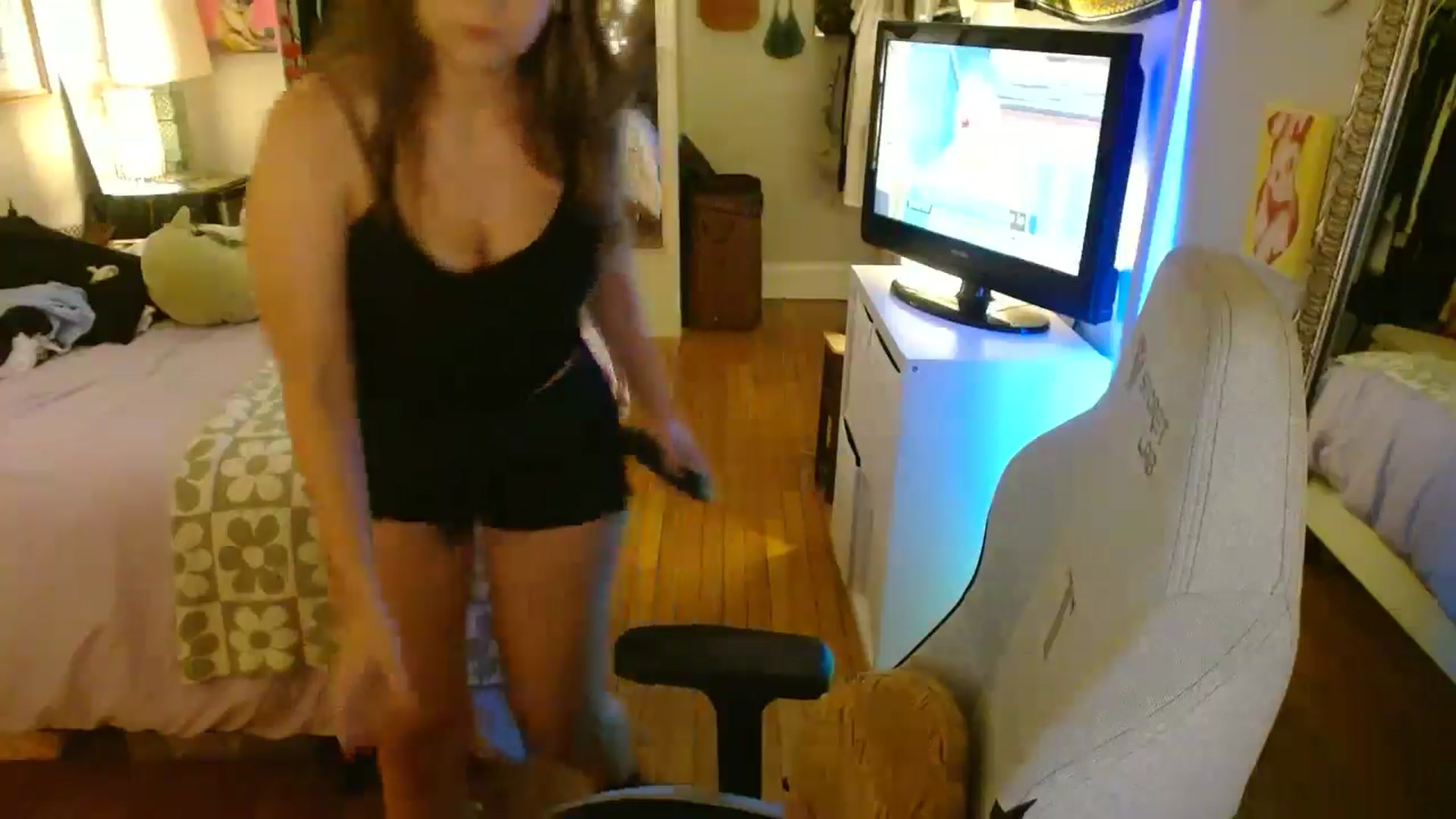 Gallery image thumbnail from Sweetestlilly's myfreecams stream on, 07/25/2024, 04:30 image 14 of 20
