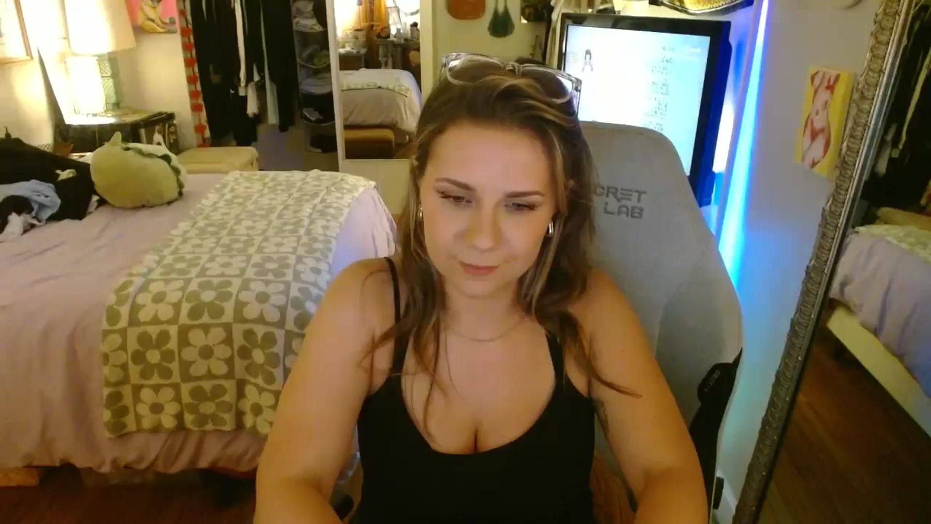 Gallery image thumbnail from Sweetestlilly's myfreecams stream on, 07/25/2024, 04:30 image 12 of 20