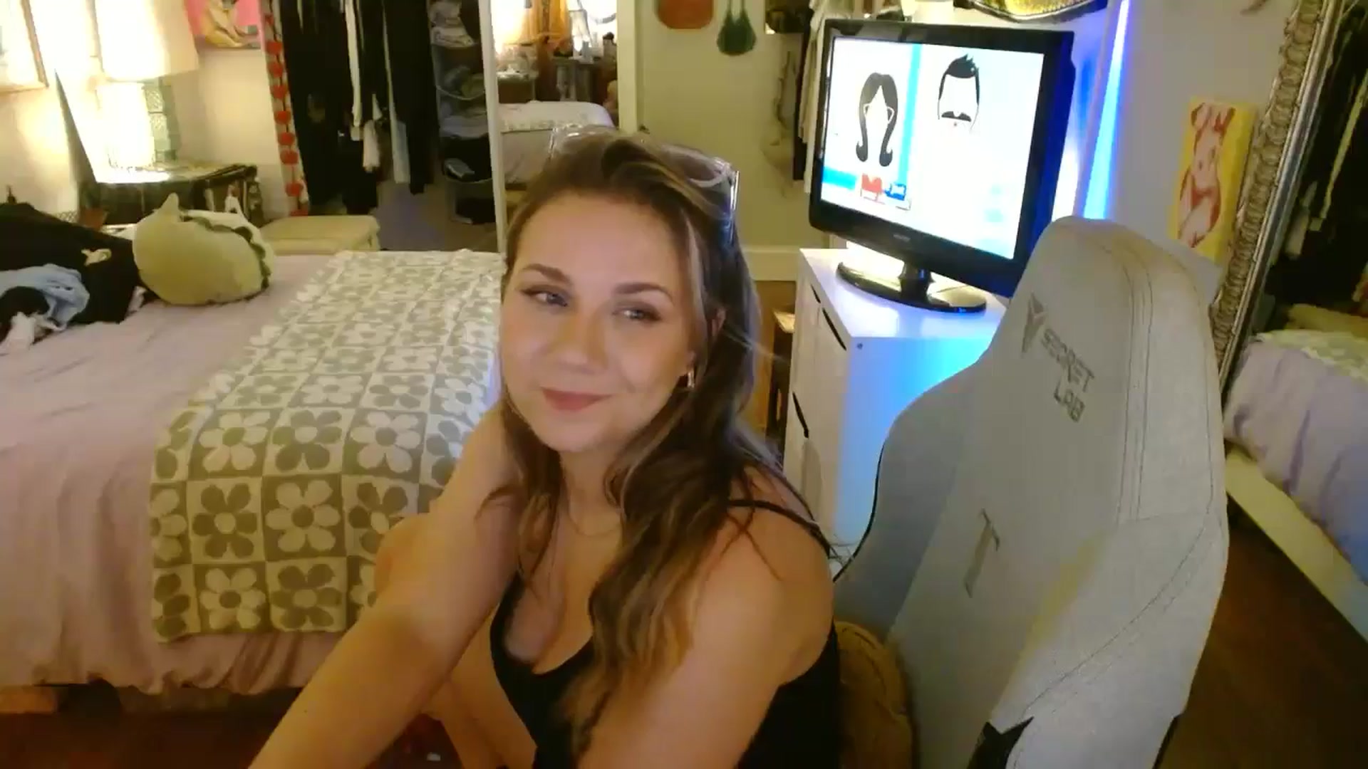 Gallery image thumbnail from Sweetestlilly's myfreecams stream on, 07/25/2024, 04:30 image 13 of 20