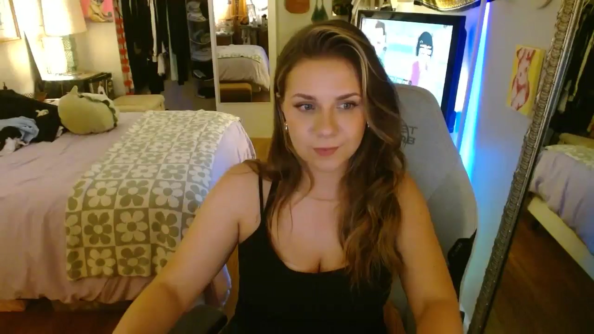 Gallery image thumbnail from Sweetestlilly's myfreecams stream on, 07/25/2024, 04:30 image 8 of 20