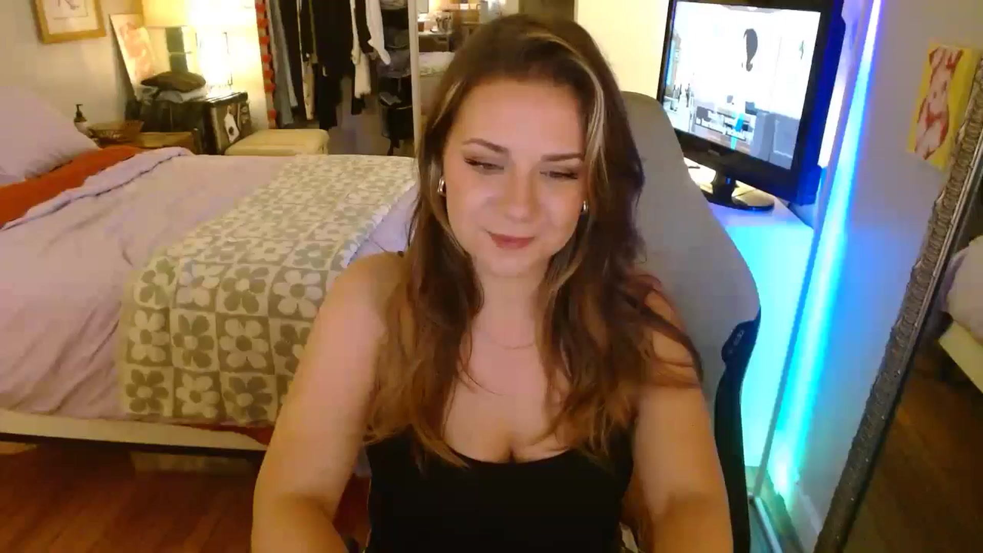 Gallery image thumbnail from Sweetestlilly's myfreecams stream on, 07/28/2024, 03:14 image 17 of 20
