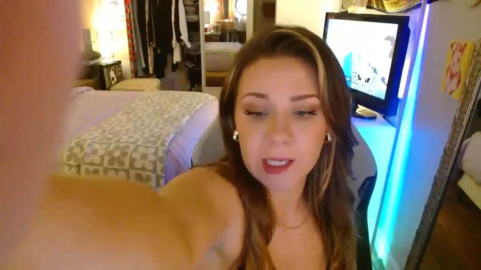 Gallery image thumbnail from Sweetestlilly's myfreecams stream on, 07/28/2024, 03:14 image 12 of 20