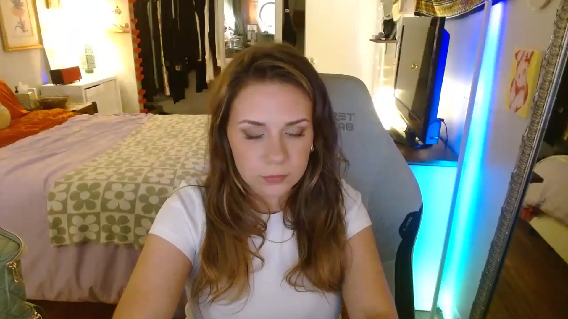 Gallery image thumbnail from Sweetestlilly's myfreecams stream on, 07/30/2024, 03:04 image 3 of 20