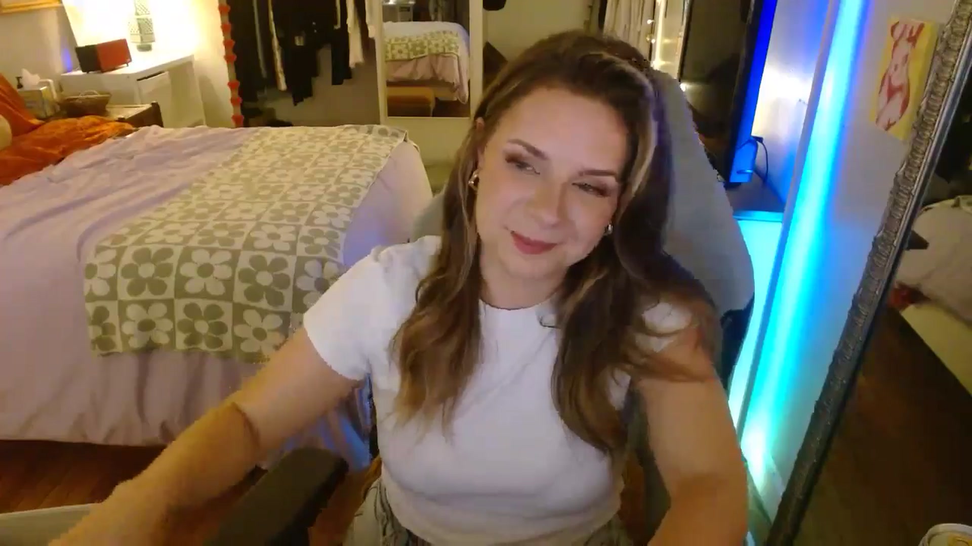 Gallery image thumbnail from Sweetestlilly's myfreecams stream on, 07/30/2024, 03:04 image 18 of 20