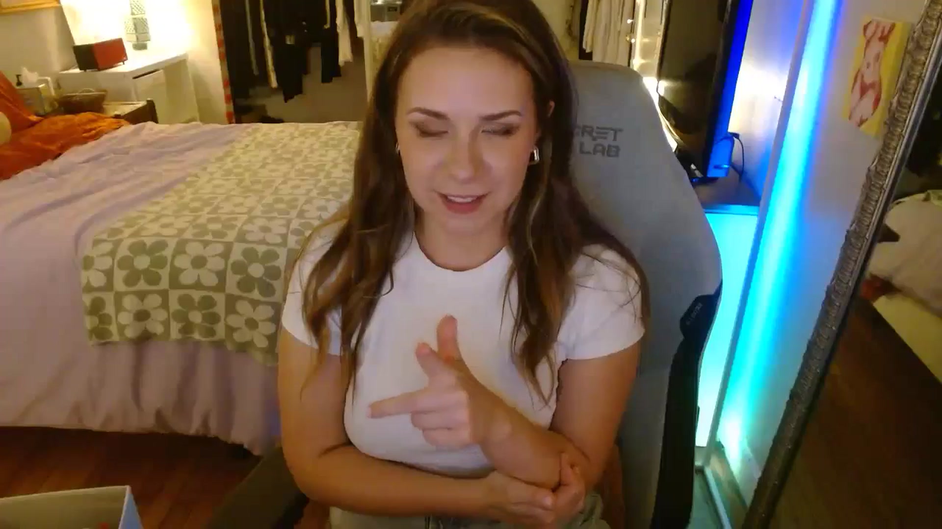 Gallery image thumbnail from Sweetestlilly's myfreecams stream on, 07/30/2024, 03:04 image 20 of 20