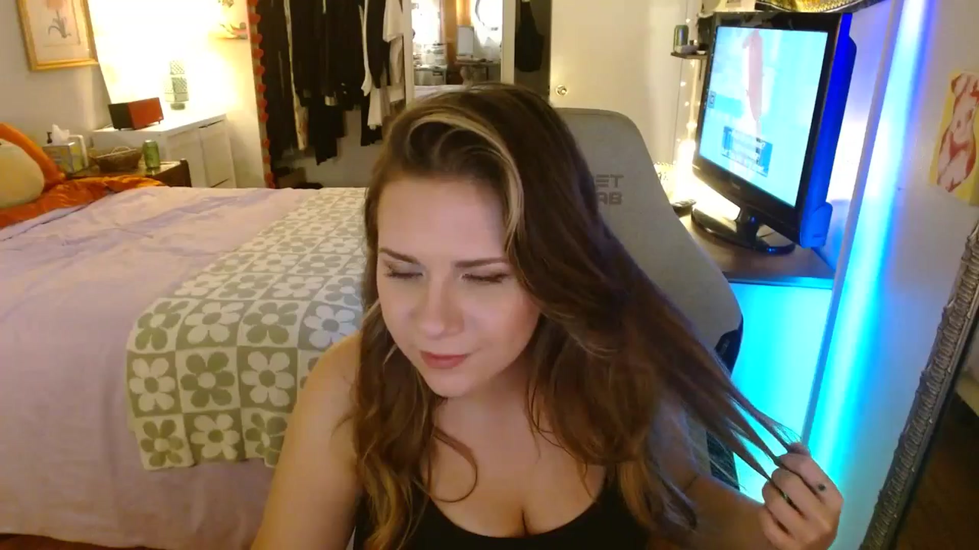 Gallery image thumbnail from Sweetestlilly's myfreecams stream on, 08/01/2024, 03:53 image 13 of 20