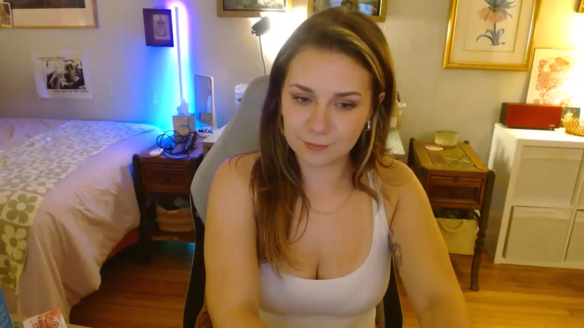 Gallery image thumbnail from Sweetestlilly's myfreecams stream on, 08/09/2024, 04:21 image 5 of 20