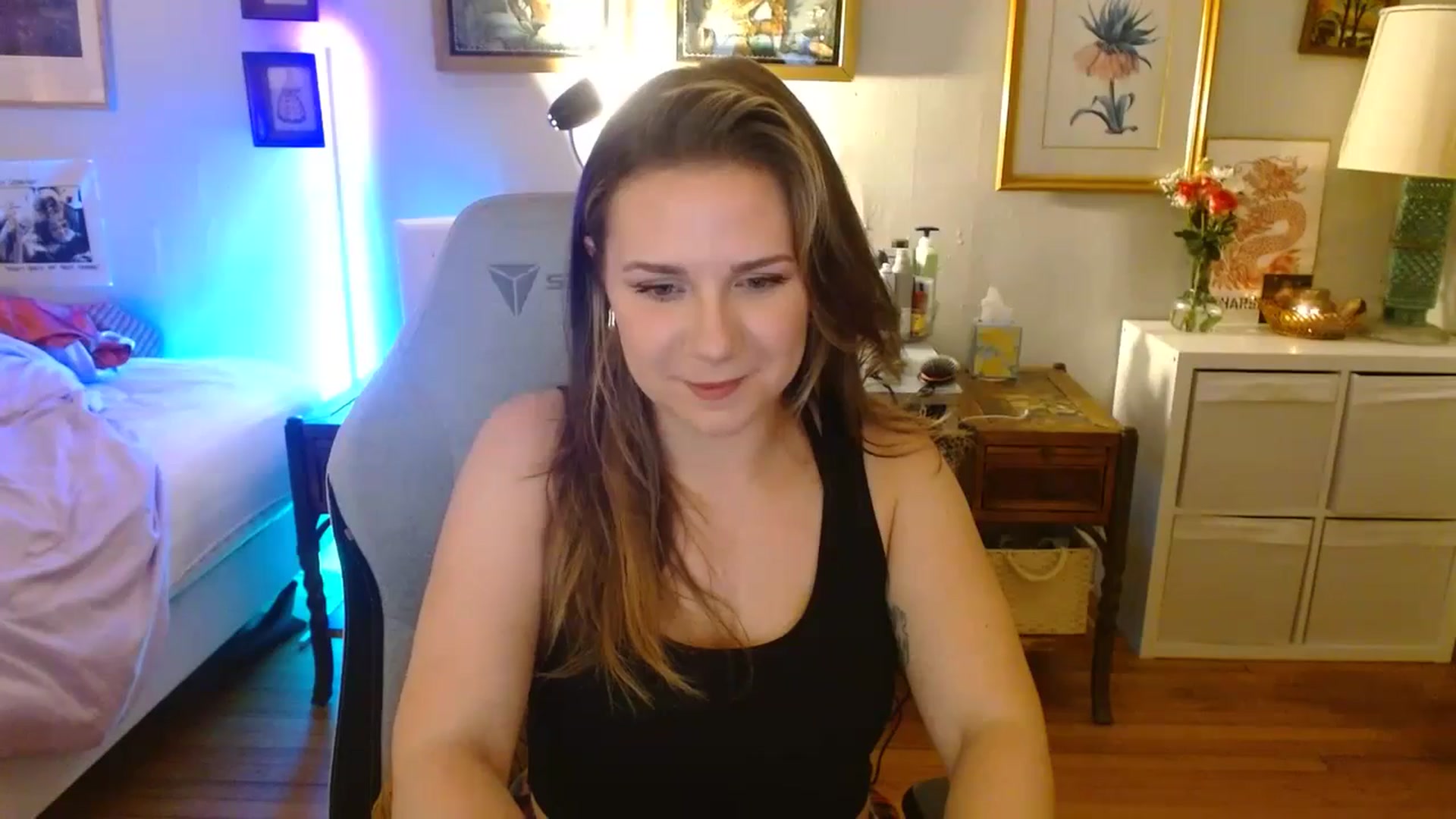 Gallery image thumbnail from Sweetestlilly's myfreecams stream on, 08/14/2024, 03:19 image 17 of 20