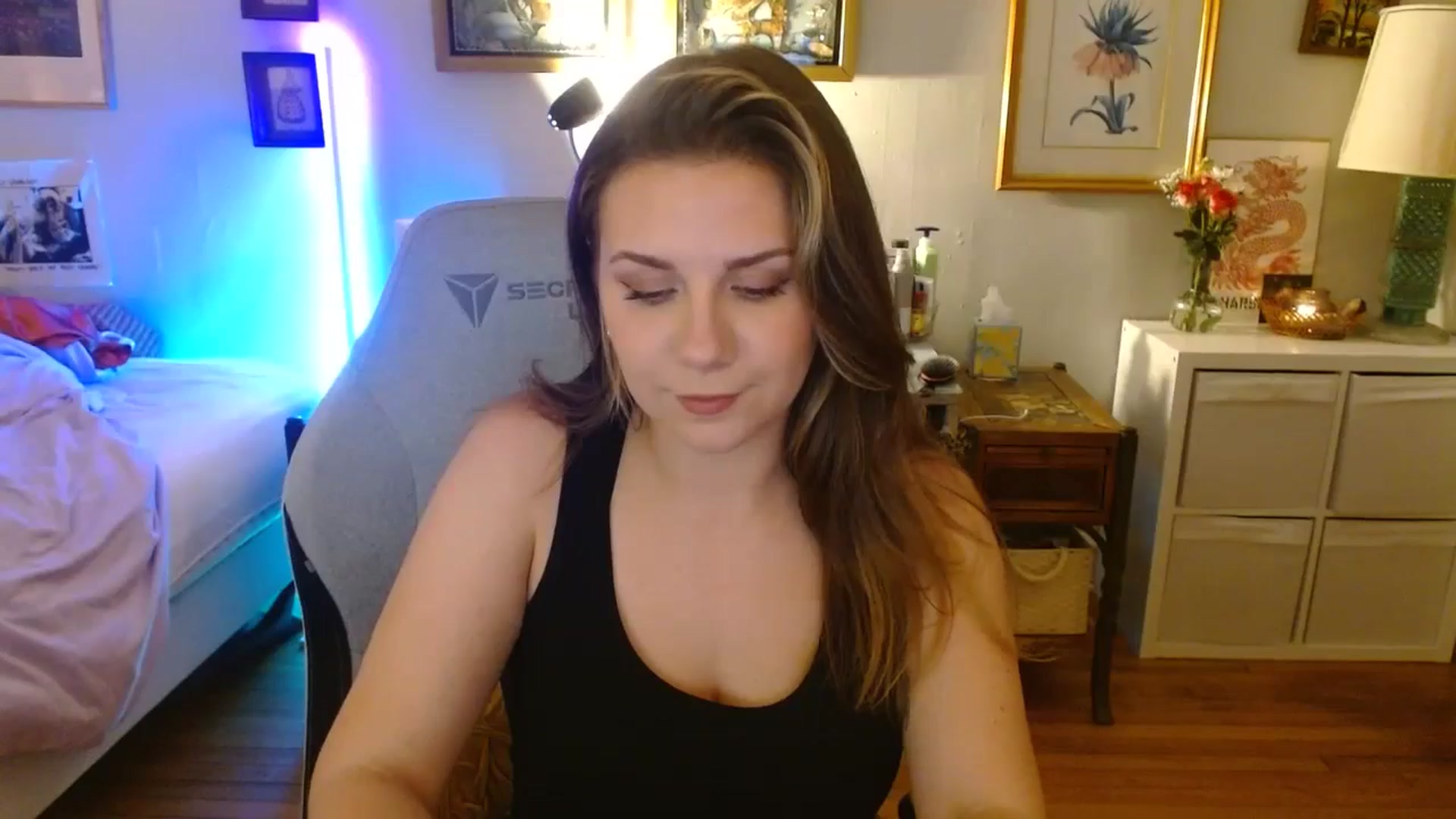 Gallery image thumbnail from Sweetestlilly's myfreecams stream on, 08/14/2024, 03:19 image 18 of 20
