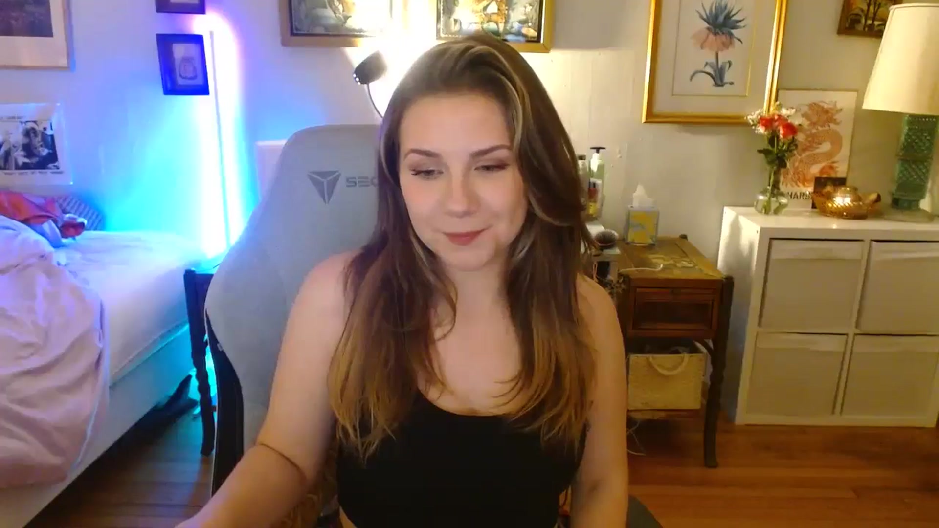 Gallery image thumbnail from Sweetestlilly's myfreecams stream on, 08/14/2024, 03:19 image 16 of 20
