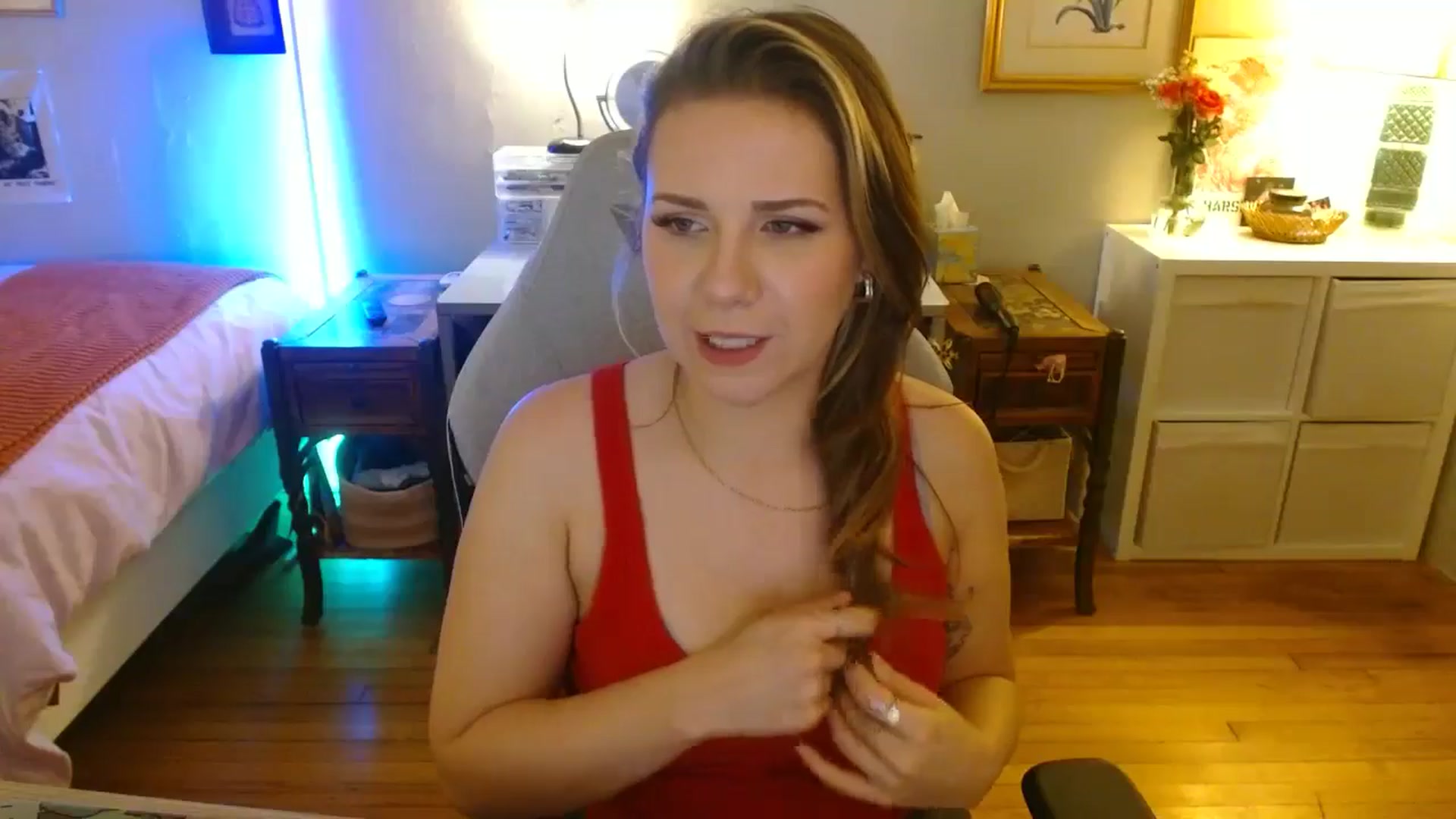 Gallery image thumbnail from Sweetestlilly's myfreecams stream on, 08/15/2024, 02:31 image 2 of 20