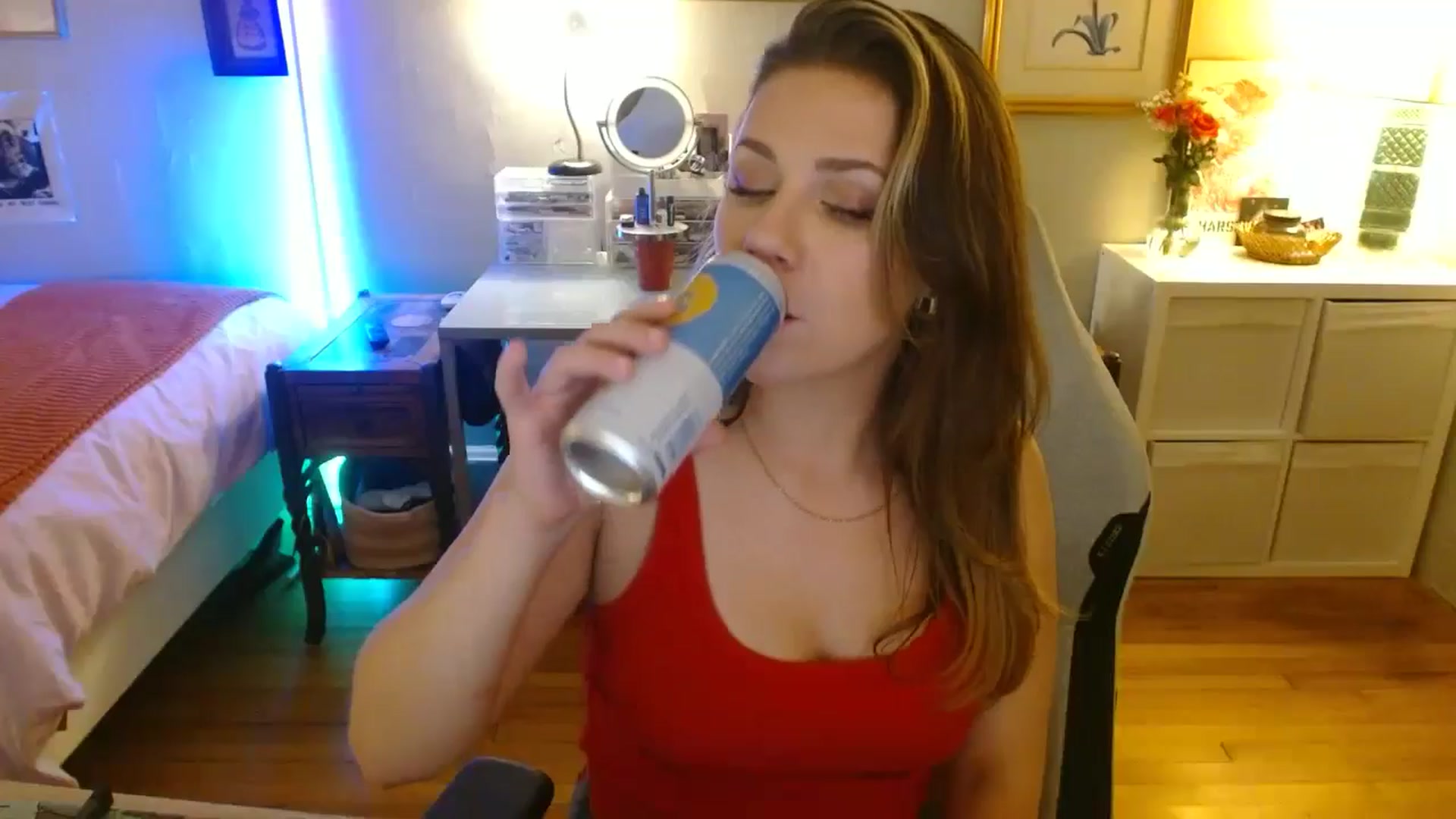 Gallery image thumbnail from Sweetestlilly's myfreecams stream on, 08/15/2024, 02:31 image 18 of 20