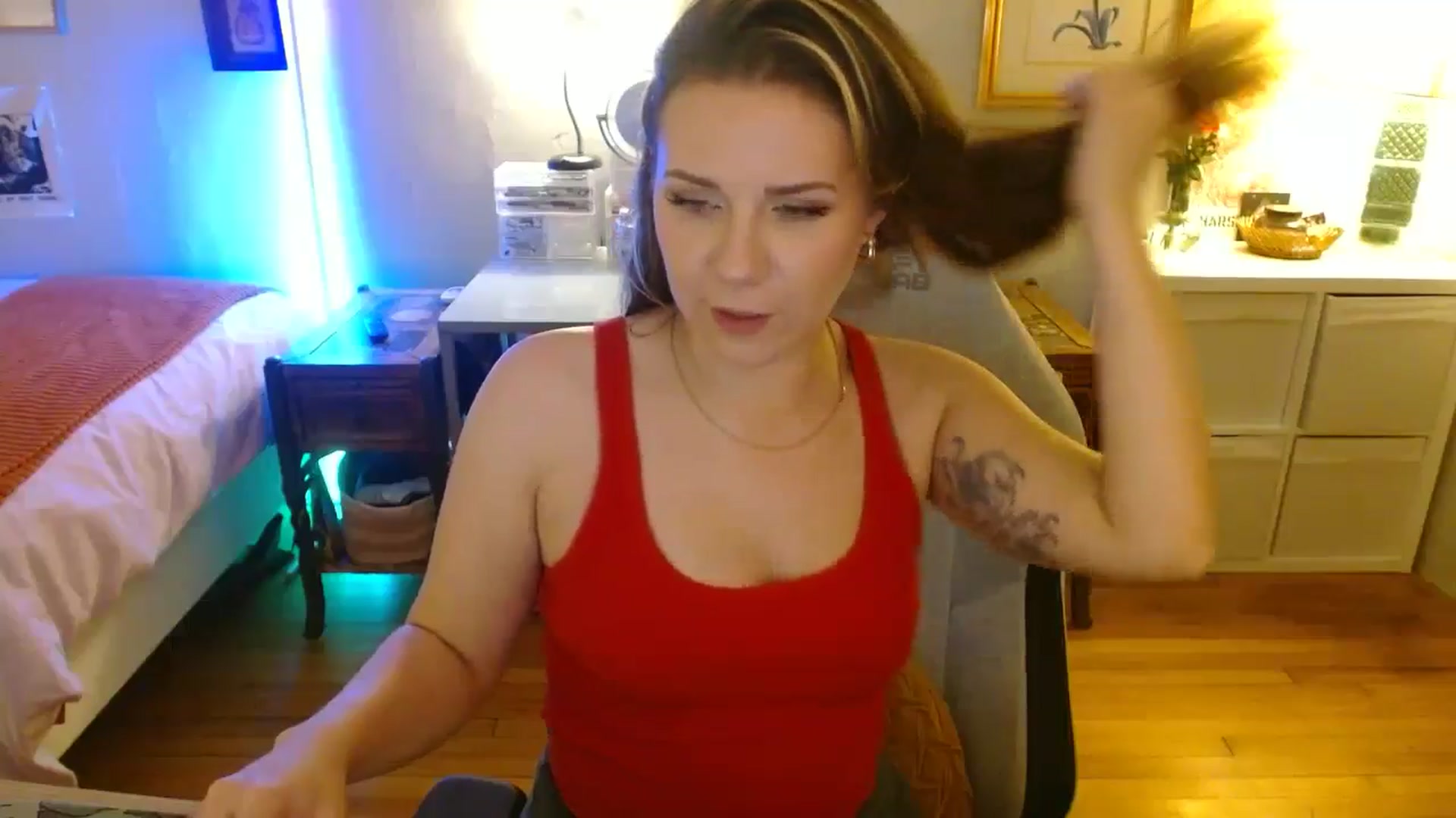 Gallery image thumbnail from Sweetestlilly's myfreecams stream on, 08/15/2024, 02:31 image 11 of 20