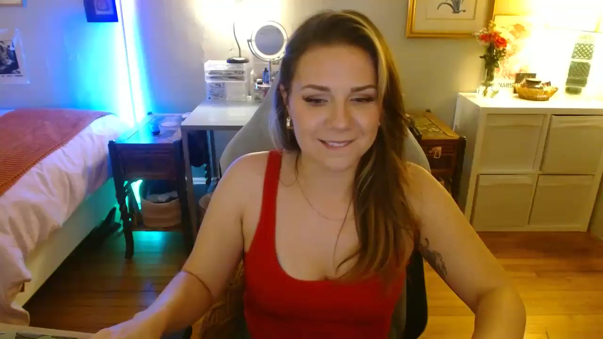 Gallery image thumbnail from Sweetestlilly's myfreecams stream on, 08/15/2024, 02:31 image 6 of 20
