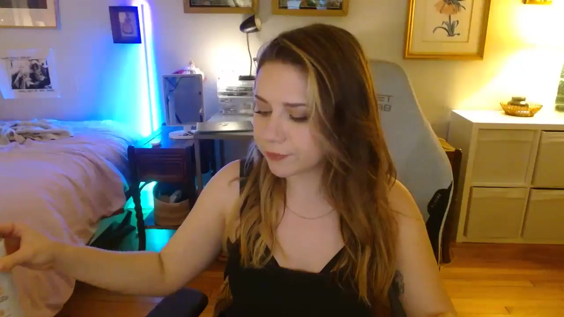 Gallery image thumbnail from Sweetestlilly's myfreecams stream on, 08/17/2024, 03:48 image 11 of 20