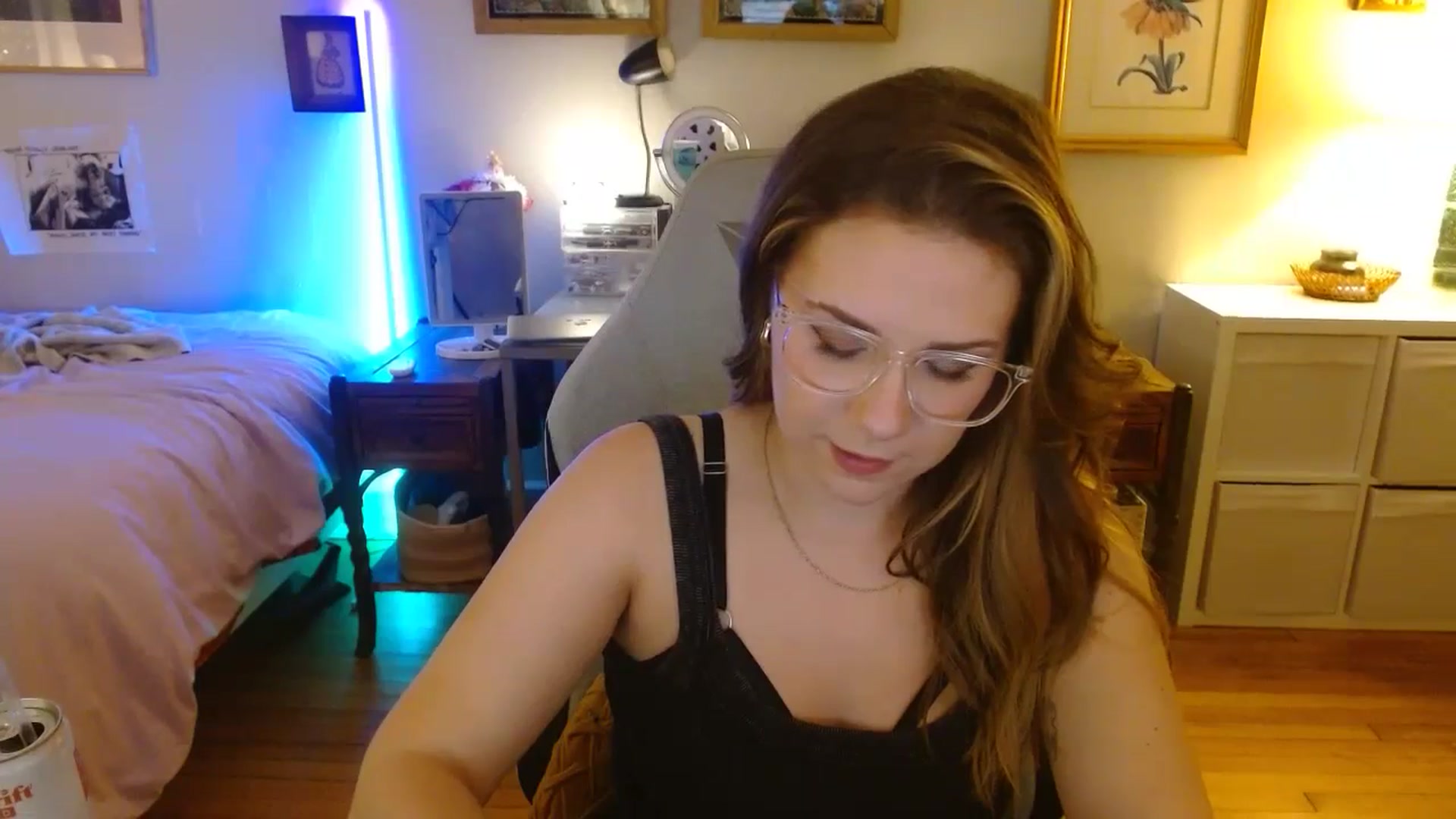 Gallery image thumbnail from Sweetestlilly's myfreecams stream on, 08/17/2024, 03:48 image 7 of 20