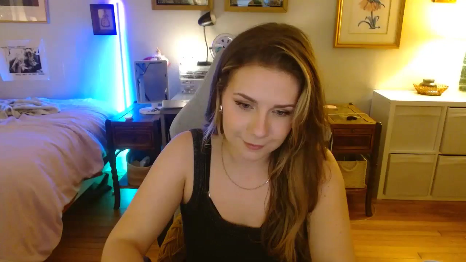 Gallery image thumbnail from Sweetestlilly's myfreecams stream on, 08/17/2024, 03:48 image 16 of 20
