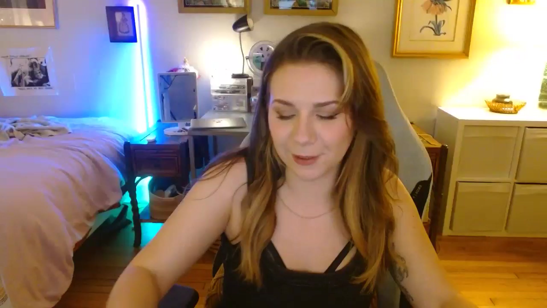 Gallery image thumbnail from Sweetestlilly's myfreecams stream on, 08/17/2024, 03:48 image 9 of 20